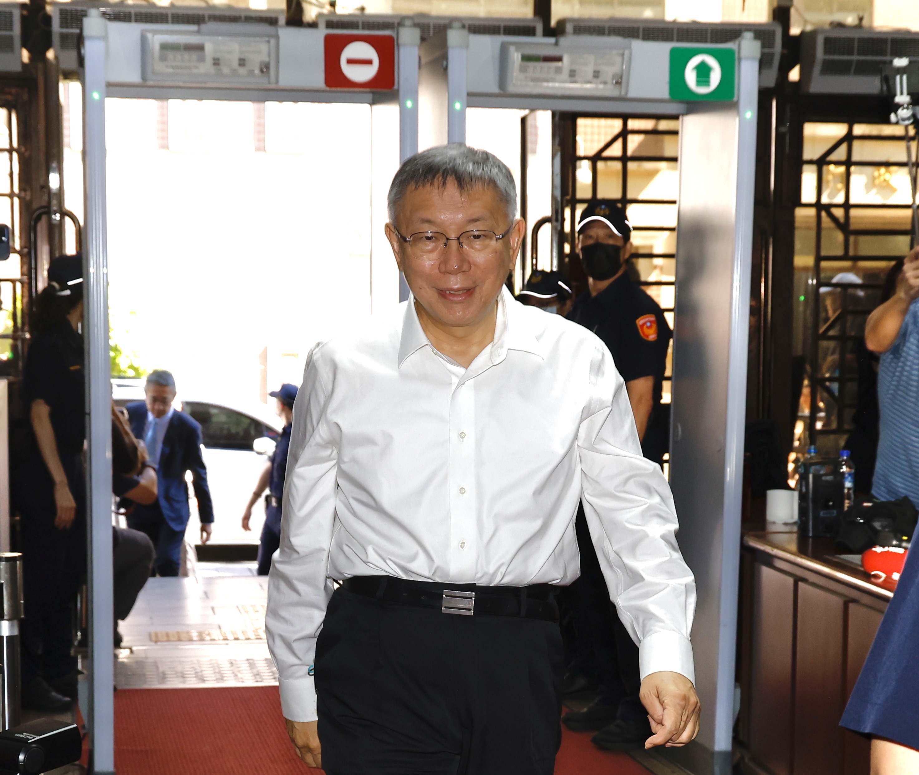 民眾黨主席柯文哲無保請回遭撤銷，今重開羈押庭。