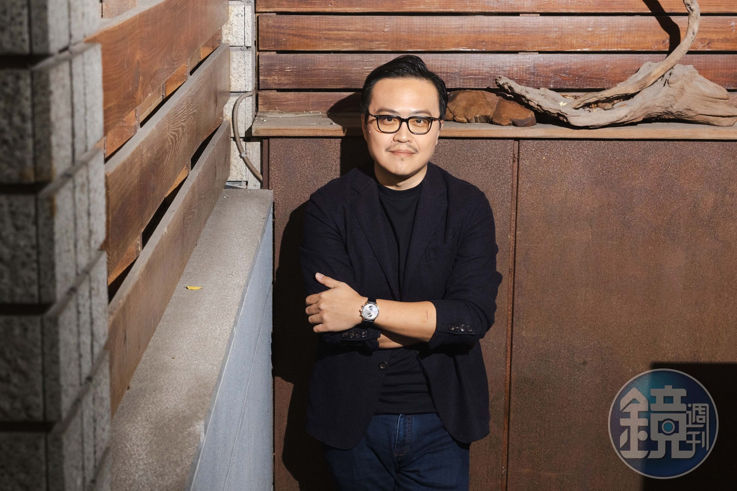 蔡勝哲長期從事電影工作,2015年因監製中韓合資電影《重返20歲》與CJ ENM高層主管熟識,順利促成《尹食堂》授權合作。