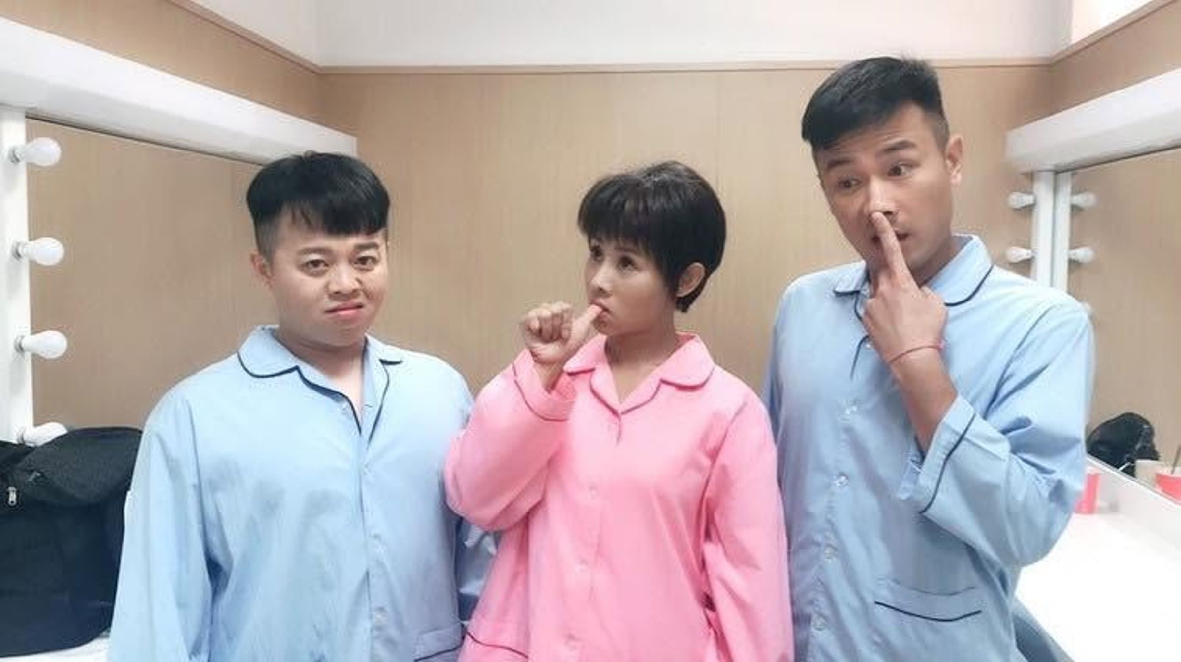 傅子純（右起）和兵家綺、錢君仲曾在八點檔一起演精神病院患者。