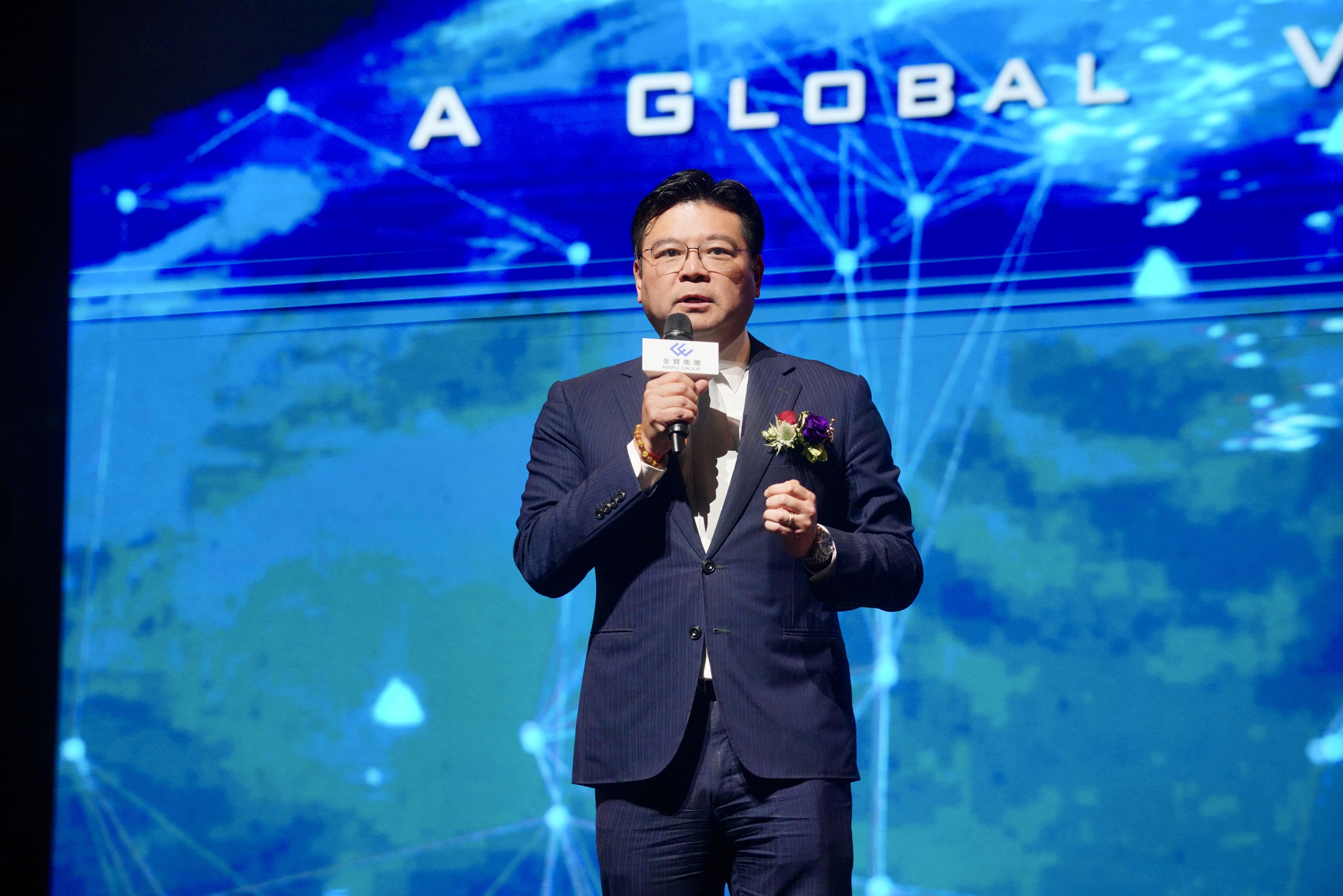 金寶董事長暨康舒董事長許介立率領金寶與泰金寶總經理對媒體發表營運展望。
