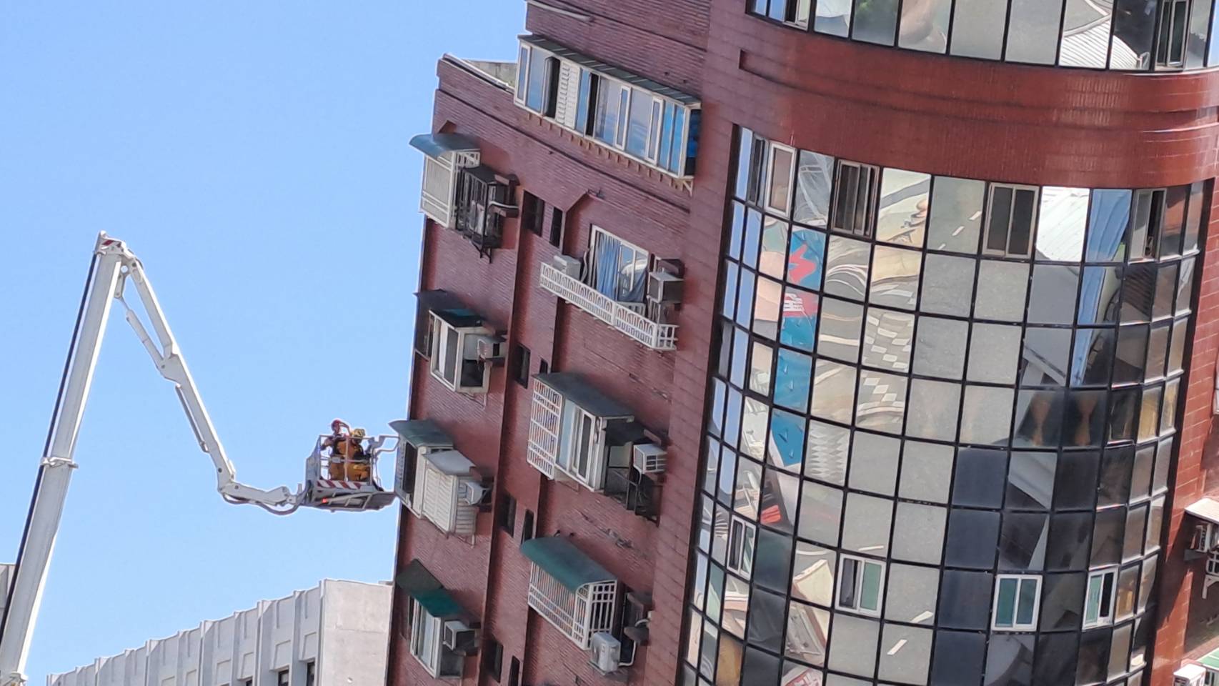 花蓮上午發生芮氏規模7.2的強震，目前全國已釀7死、736傷、77人受困。