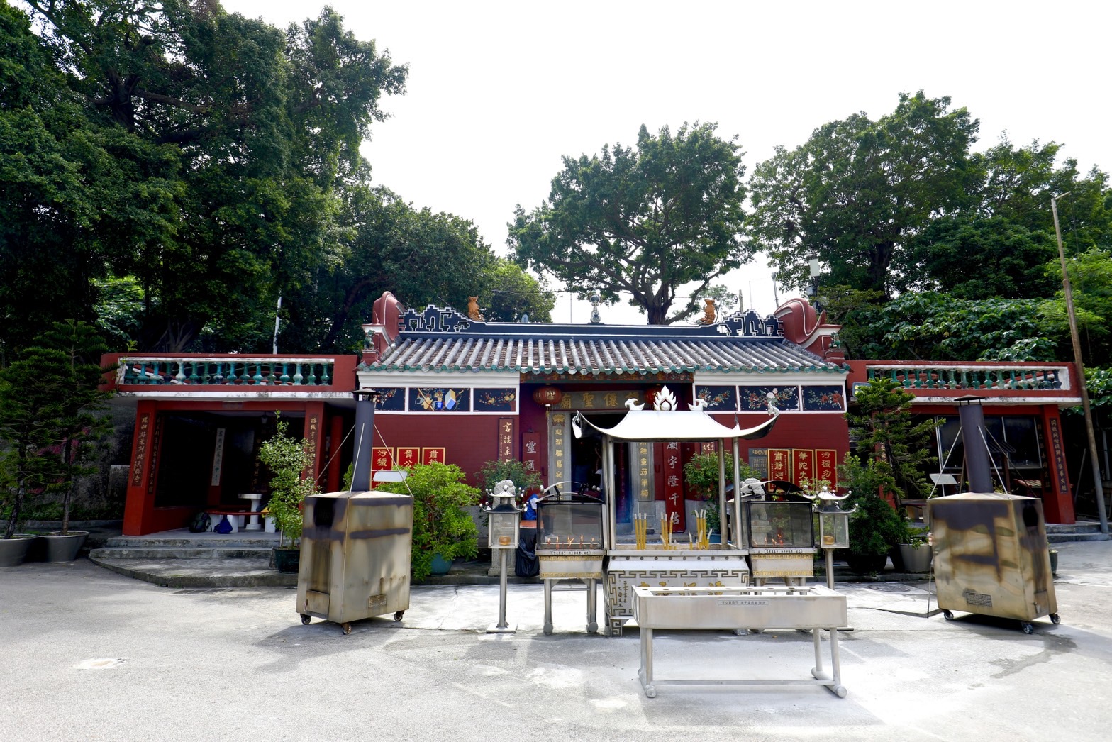 「路環譚公廟」建於清同治年間,是路環香火最盛的廟宇,與觀音古廟、天后古廟和三聖宮合稱為路環四廟。