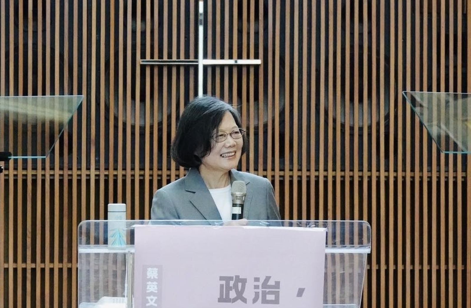 畫風突變!紀念婚姻平權上路7週年 蔡英文一句話眾人崩潰:何必羞辱我