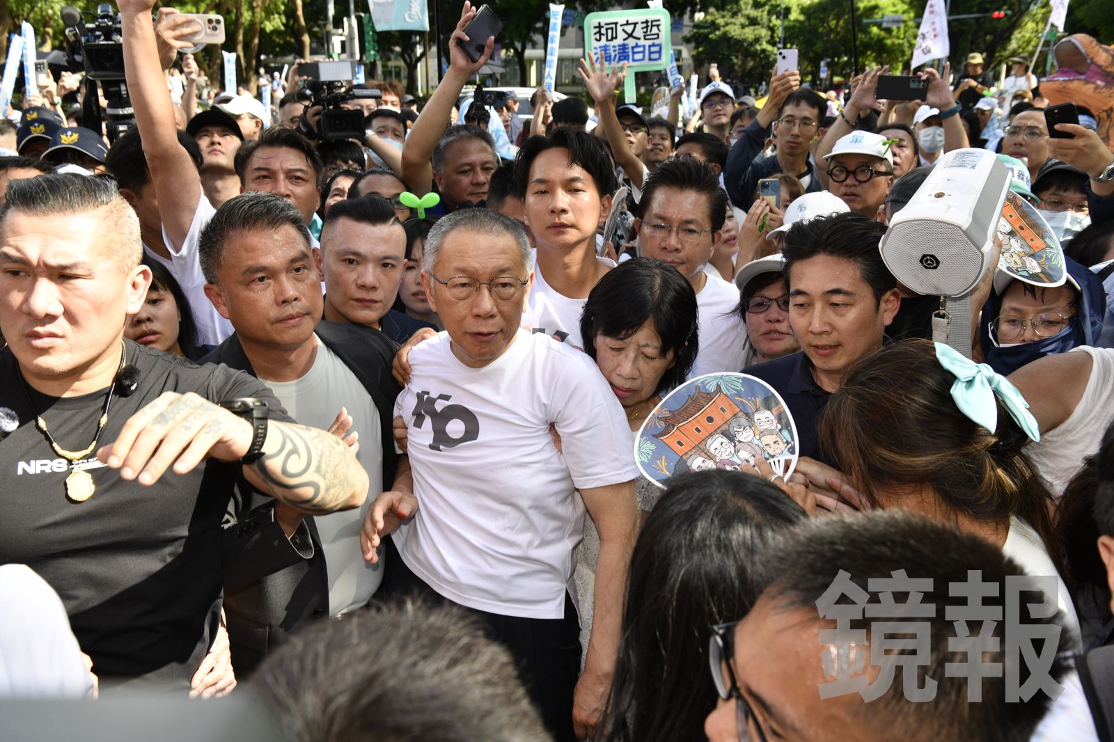 柯文哲交保北檢研議抗告中　看守所內「2大袋全是書」私人物品曝光