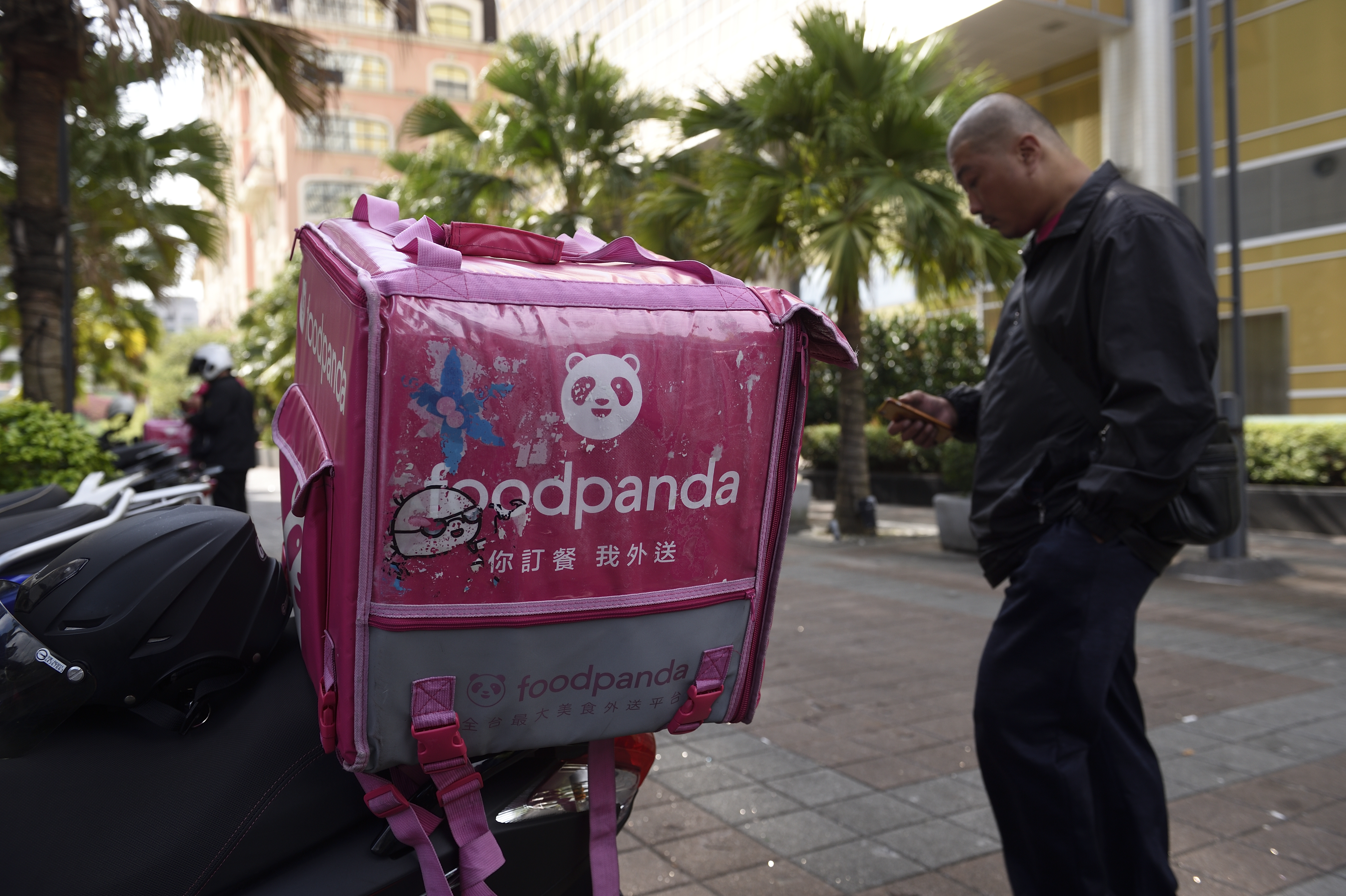 foodpanda今日下午驚傳大當機，不少消費者湧入官方臉書抱怨信用卡已扣款但訂單卻消失，連客服都失靈；示意圖。（本刊資料照）