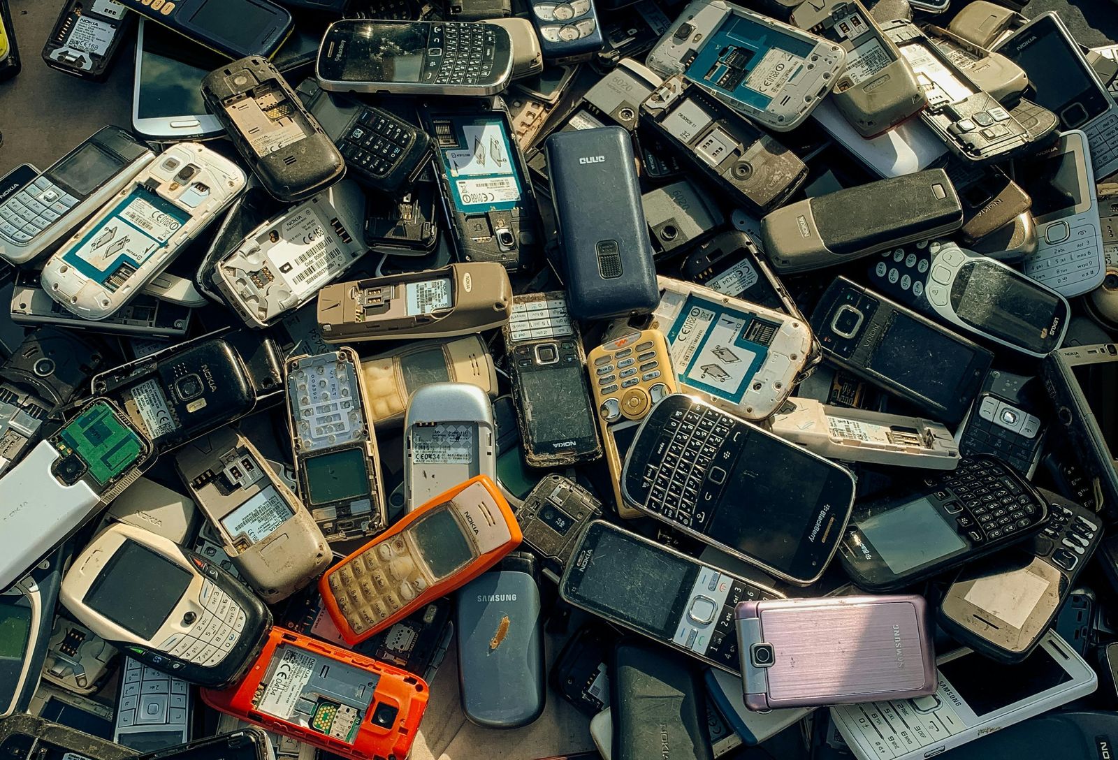 別再留作紀念!消防專家示警「抽屜這物品」恐變炸彈 大掃除快斷捨離