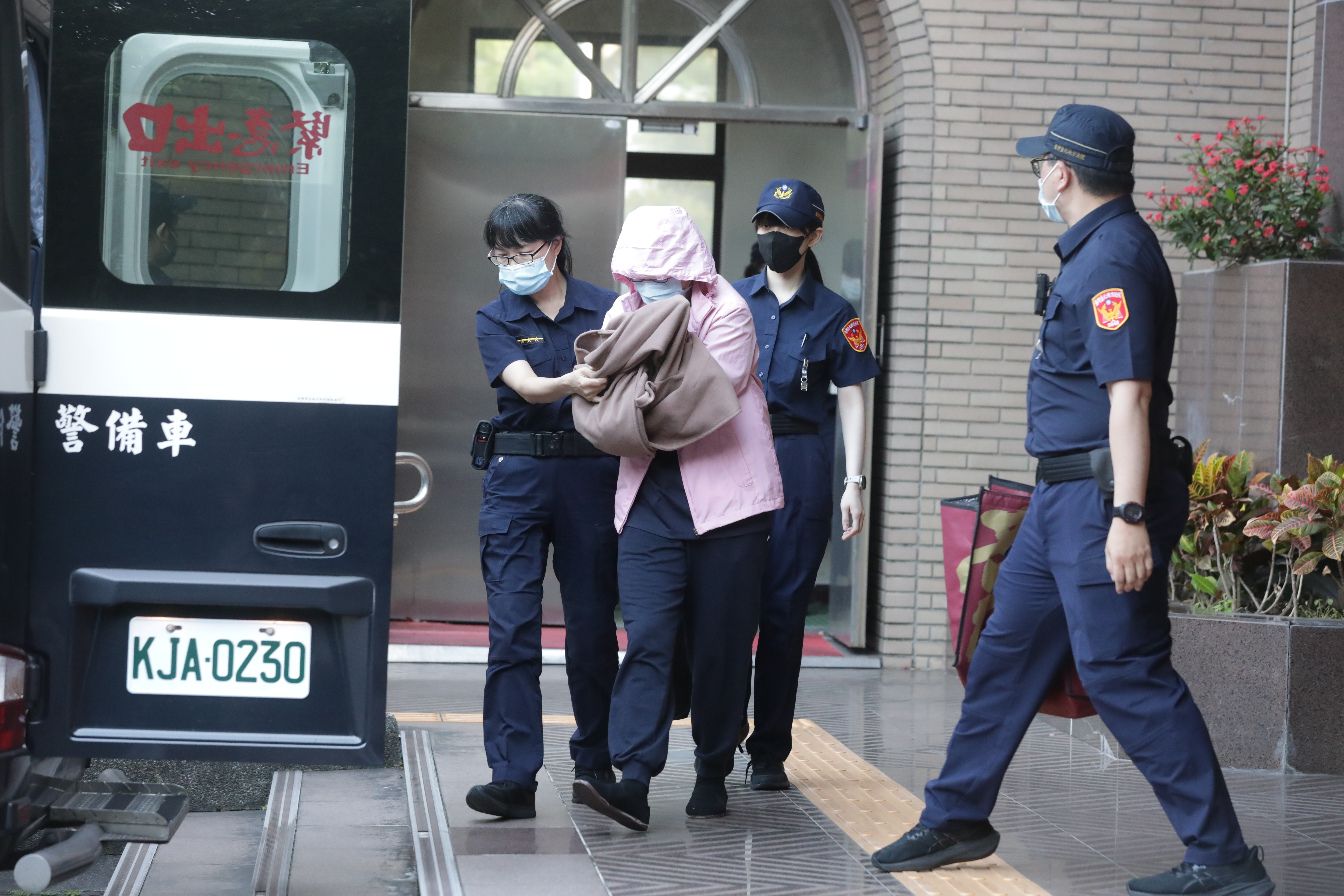 惡保母劉彩萱（圖）、劉若琳姊妹涉嫌虐死男童剴剴，今（6日）劉彩萱再度痛哭，表示當初不認罪是因為沒勇氣面對。（本刊資料照）