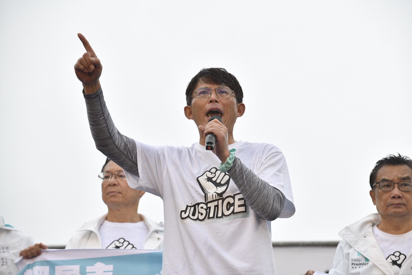 黃國昌切割張凱鈞，強調民眾黨未派任何代表與會海峽論壇。（鏡報攝）