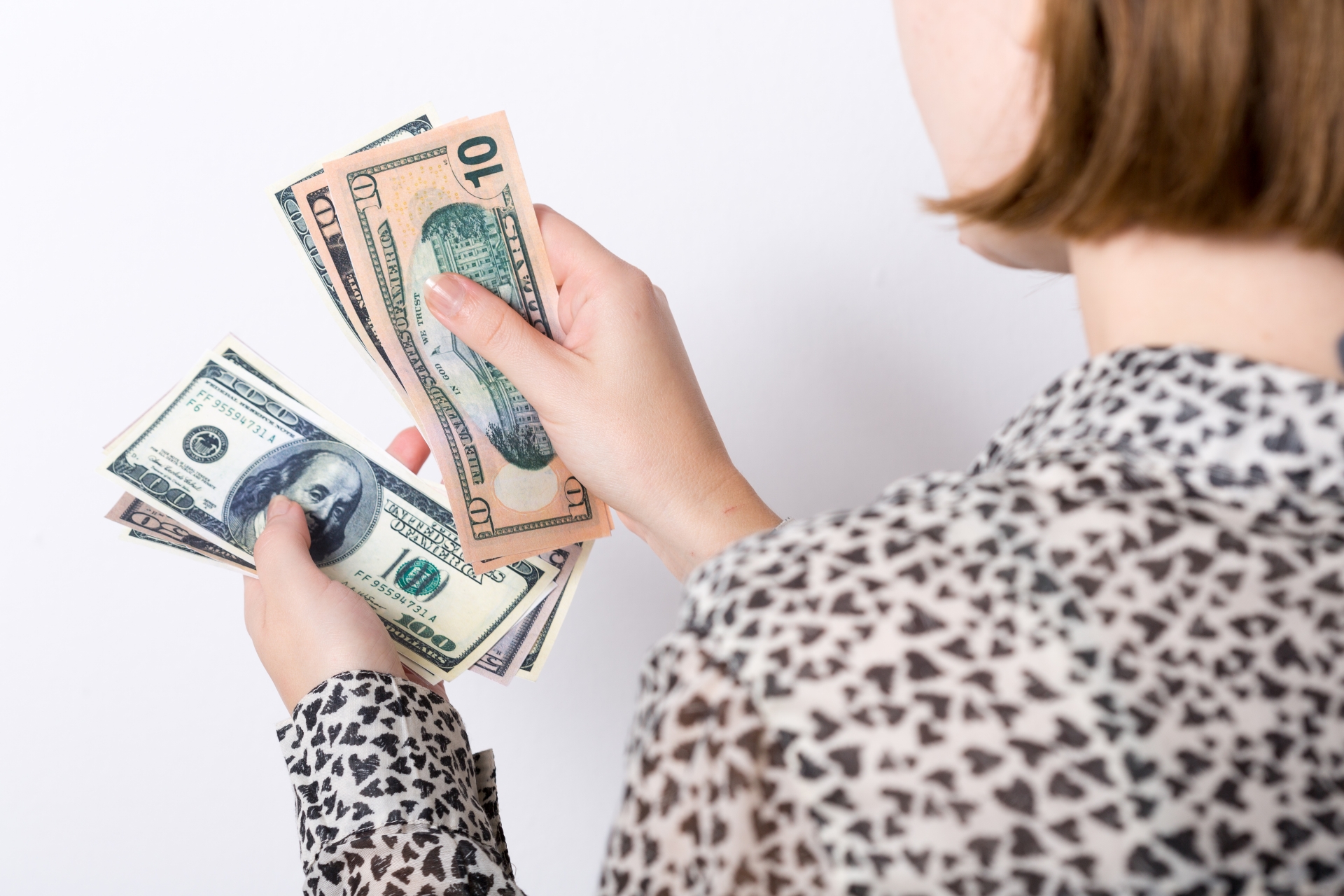 男網友發現女友家境富裕,但生活卻十分簡樸低調。(示意圖,photoAC)