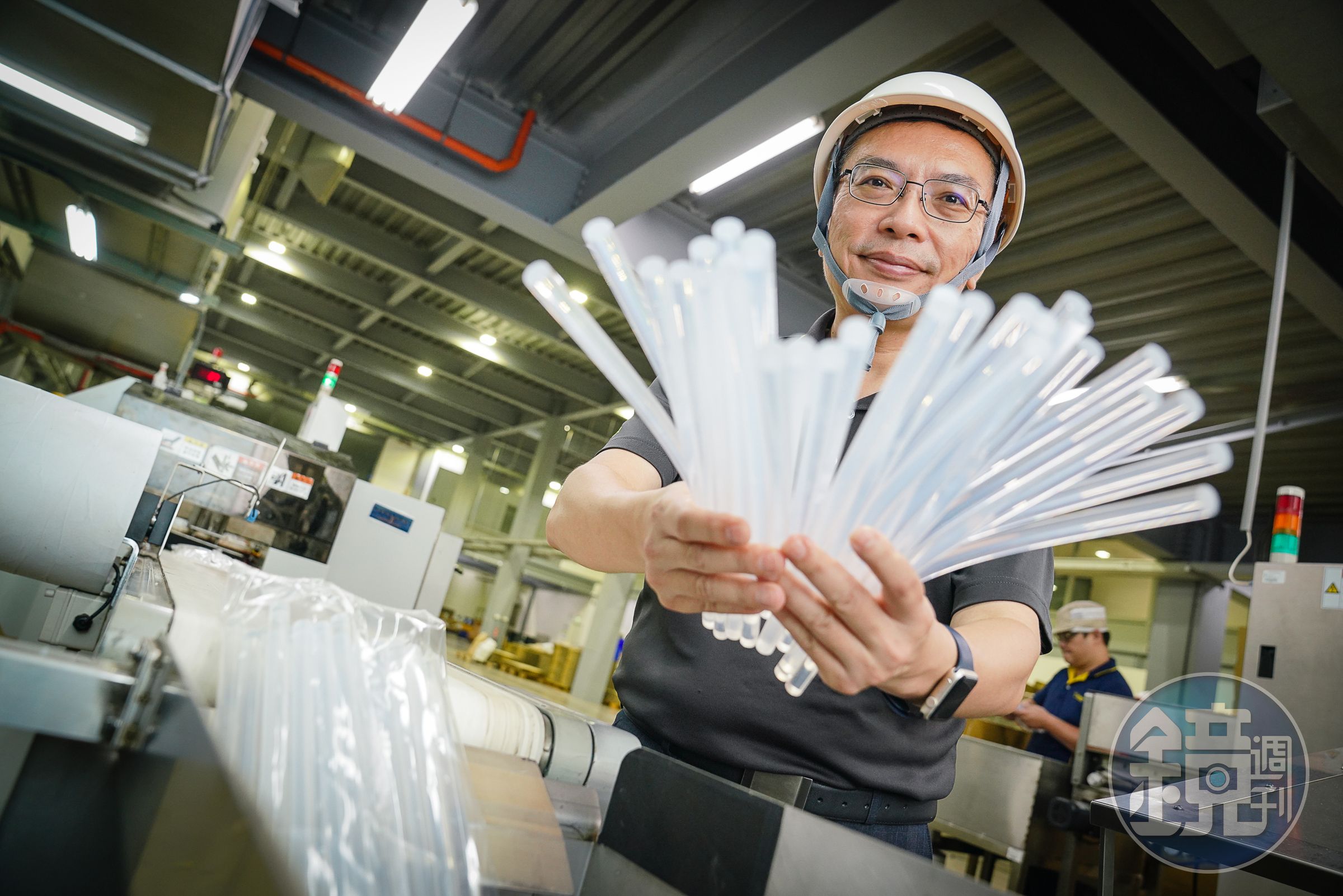 德淵企業是亞洲熱熔膠霸主,董事長蕭向志4年前接下董事長位置後,致力於讓產品更環保,力推綠色材料。