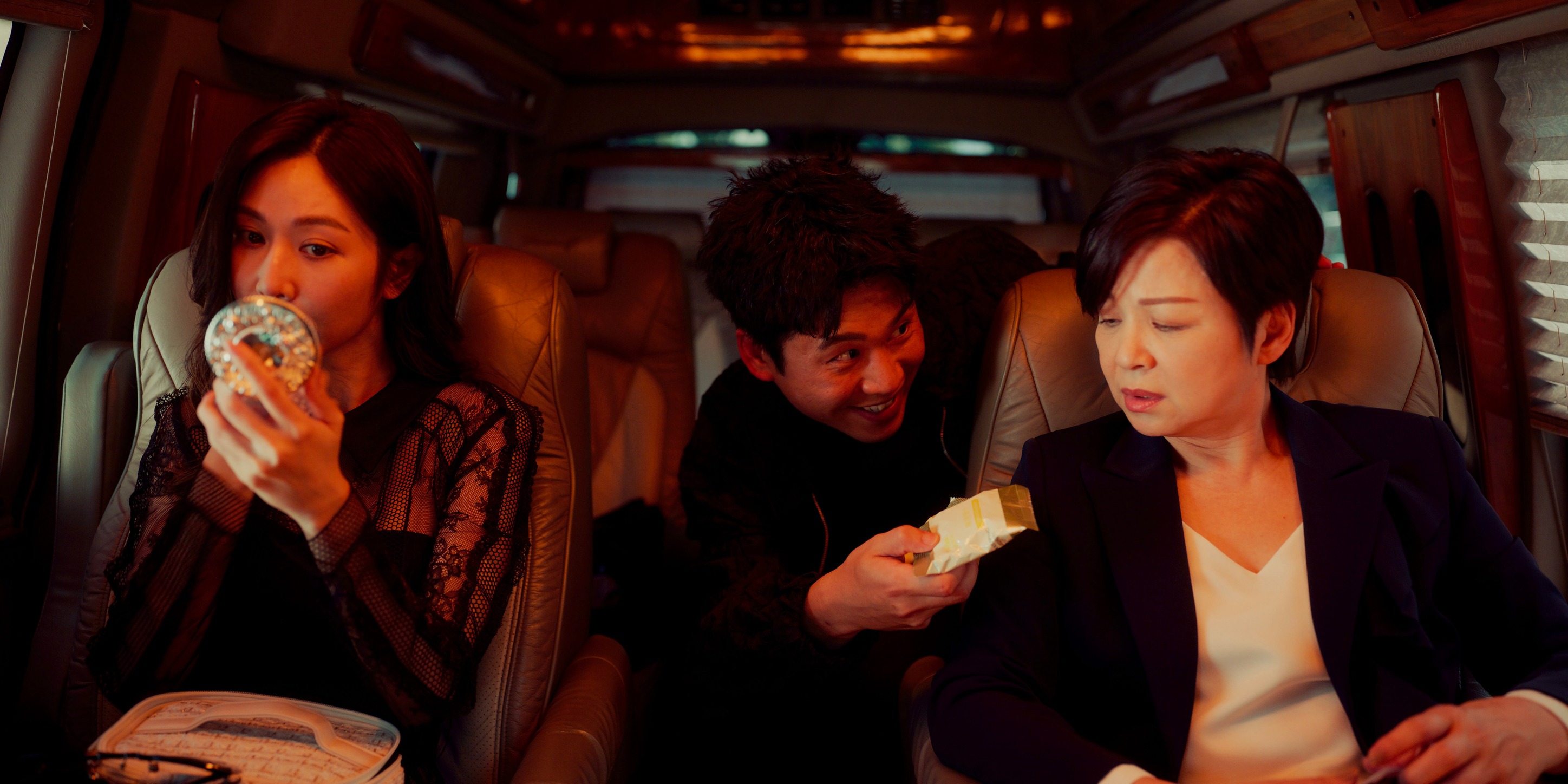 曾莞婷第一天演《影后》回家哭一星期。圖右至左依序為楊貴媚、黃迪揚和曾莞婷。（Netflix提供）