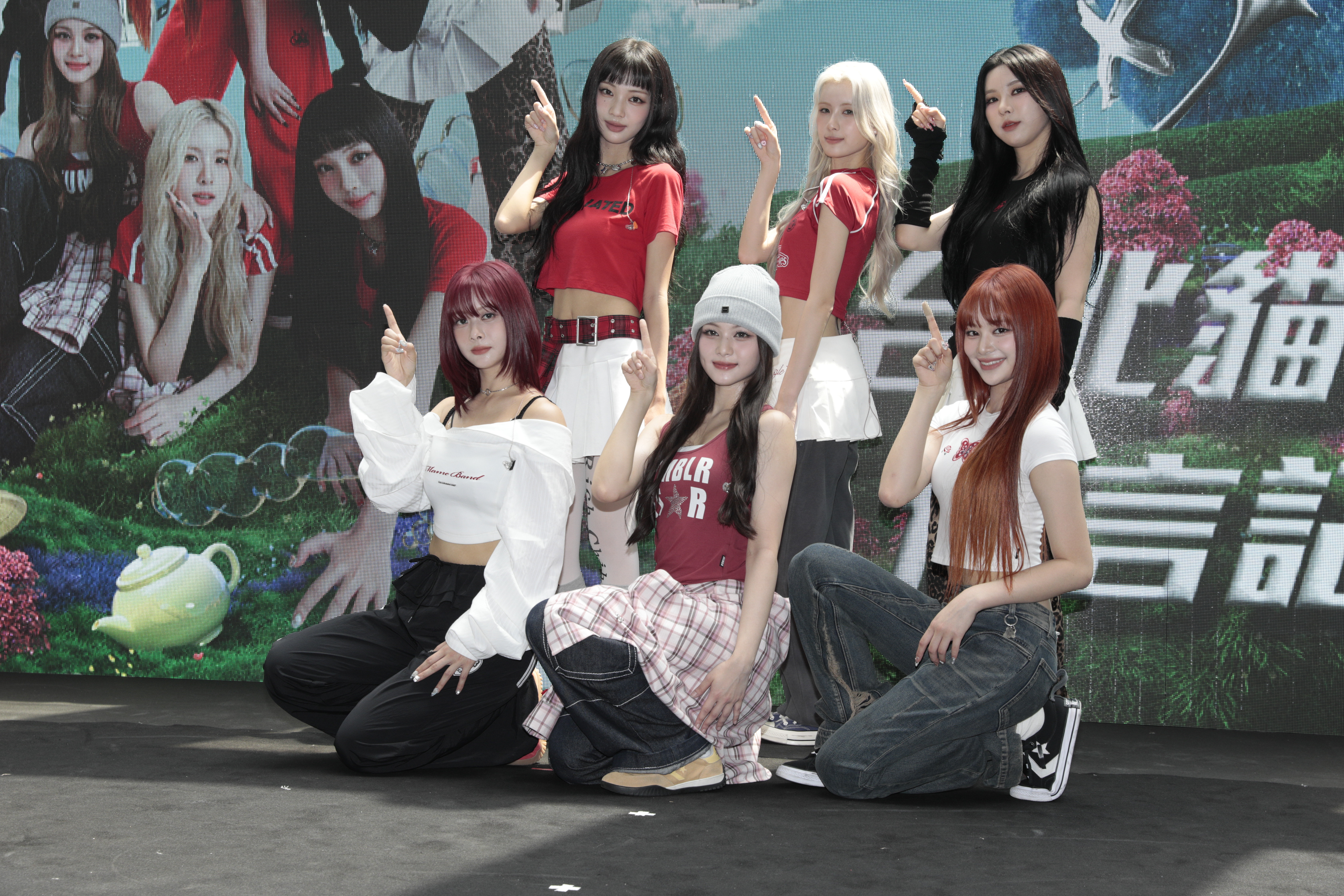 GENBLUE幻藍小熊擔任貓纜代言人出席記者會。