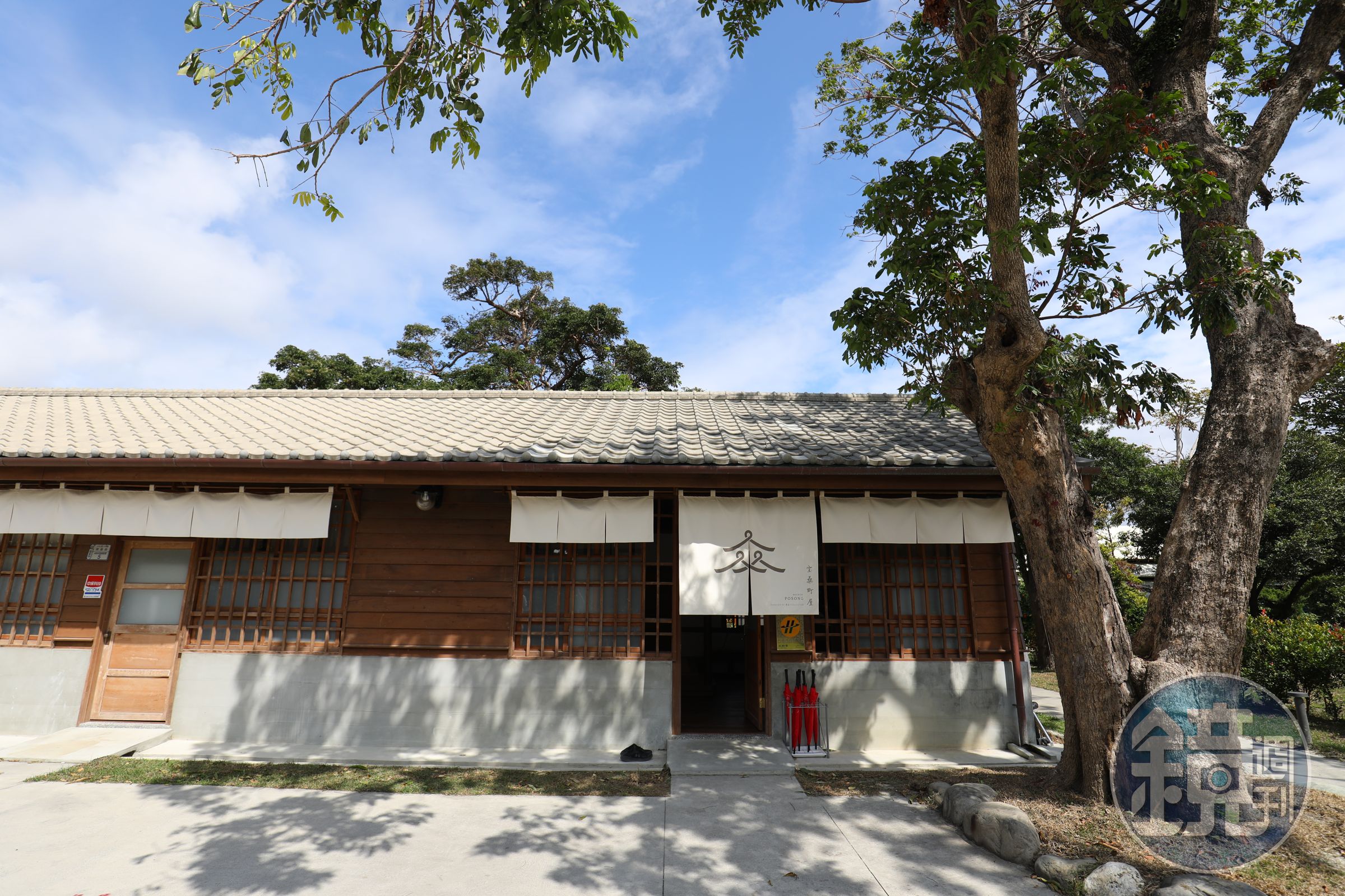 文創青年旅館設有10間客房,包括9間單床房與一間雙床房。