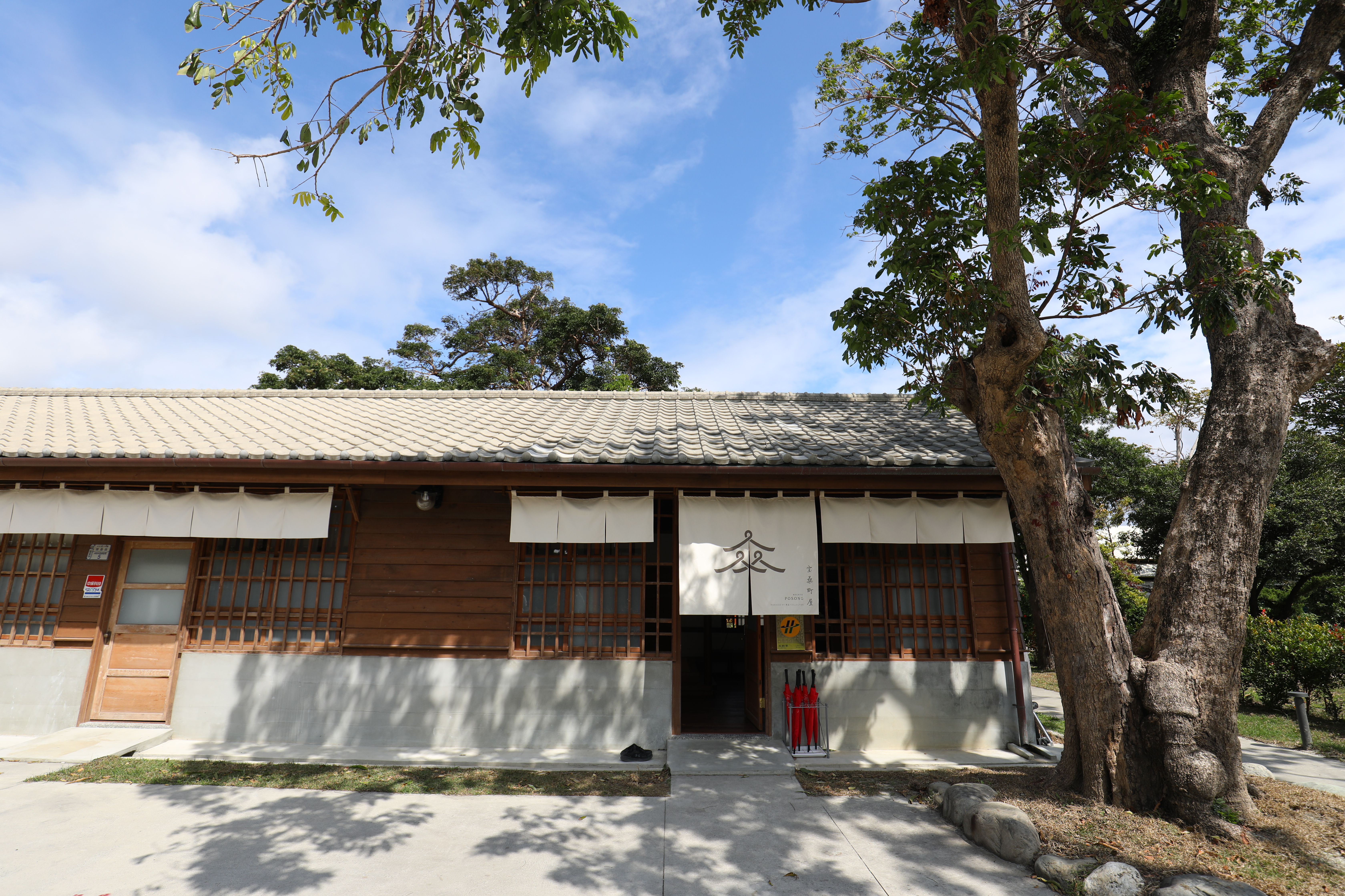 文創青年旅館設有10間客房，包括9間單床房與一間雙床房。