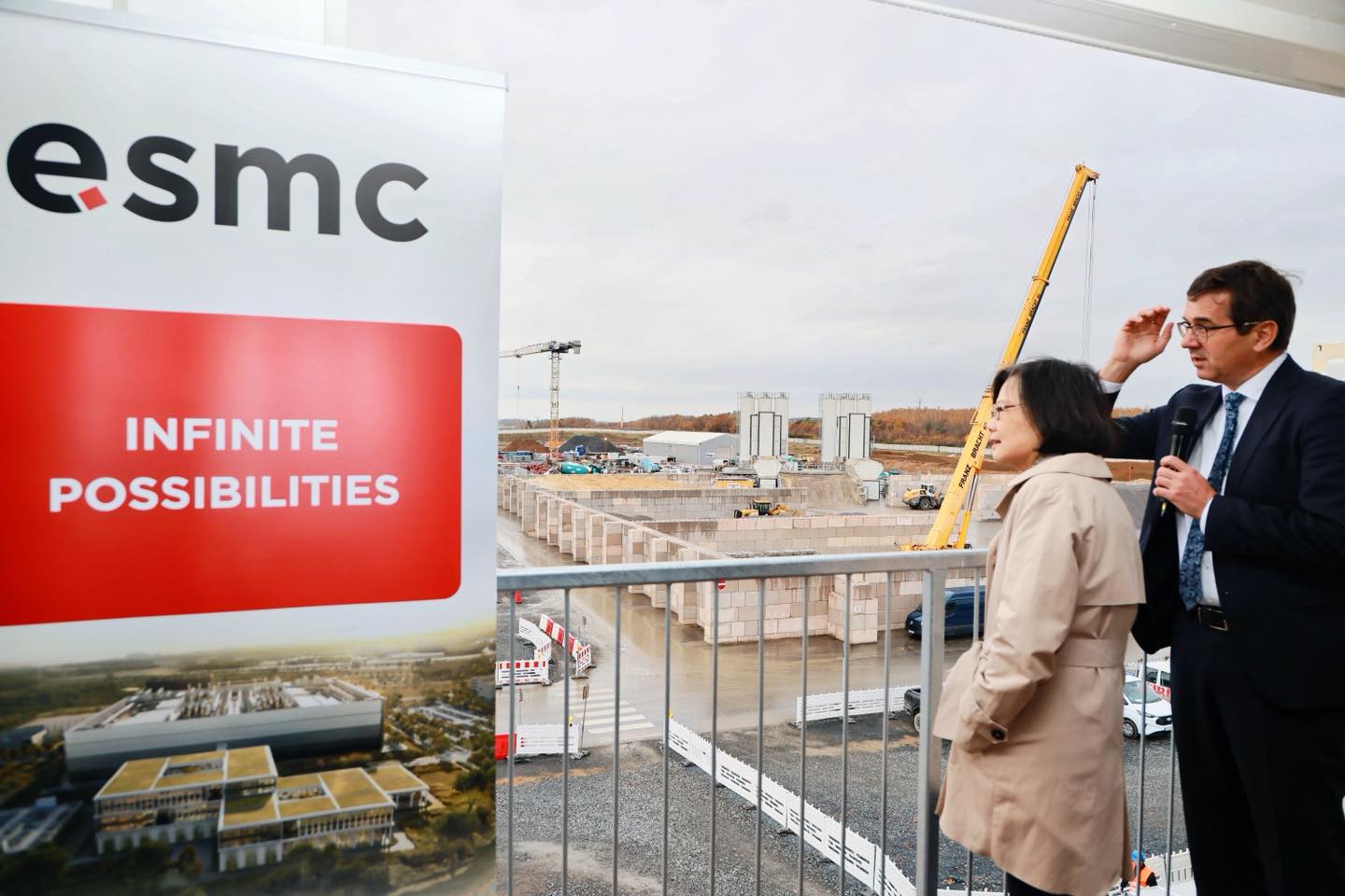 蔡英文赴德國的「歐積電」廠區參訪。（翻攝自蔡英文臉書）