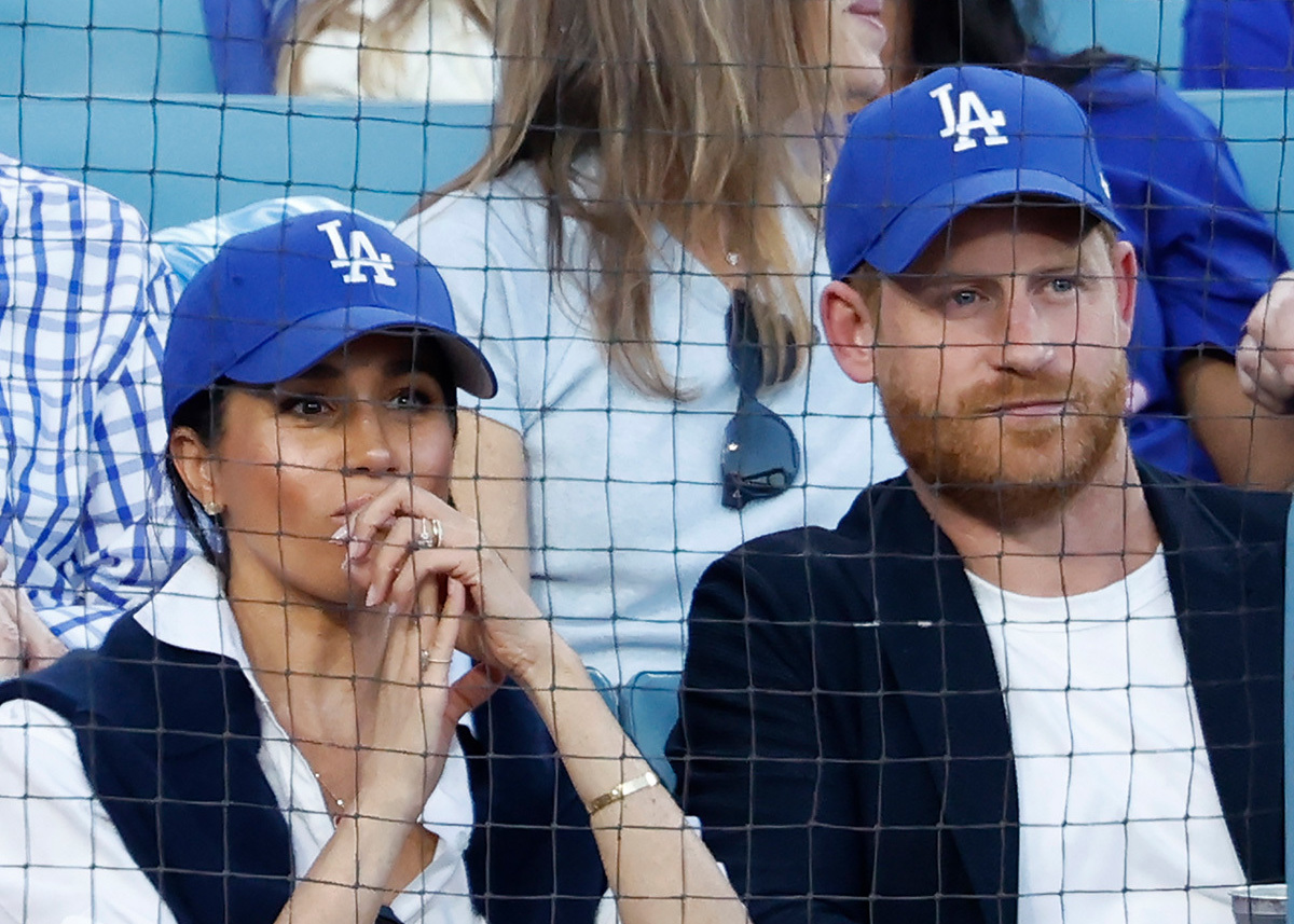 哈利王子和梅根今現身球場，支持道奇隊。（翻攝X@MLB）