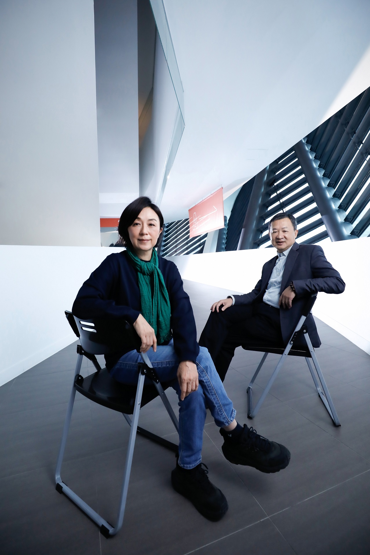 北流董事長黃韻玲（左）與執行長梁序倫（右）歡迎大家參加北流各項活動。