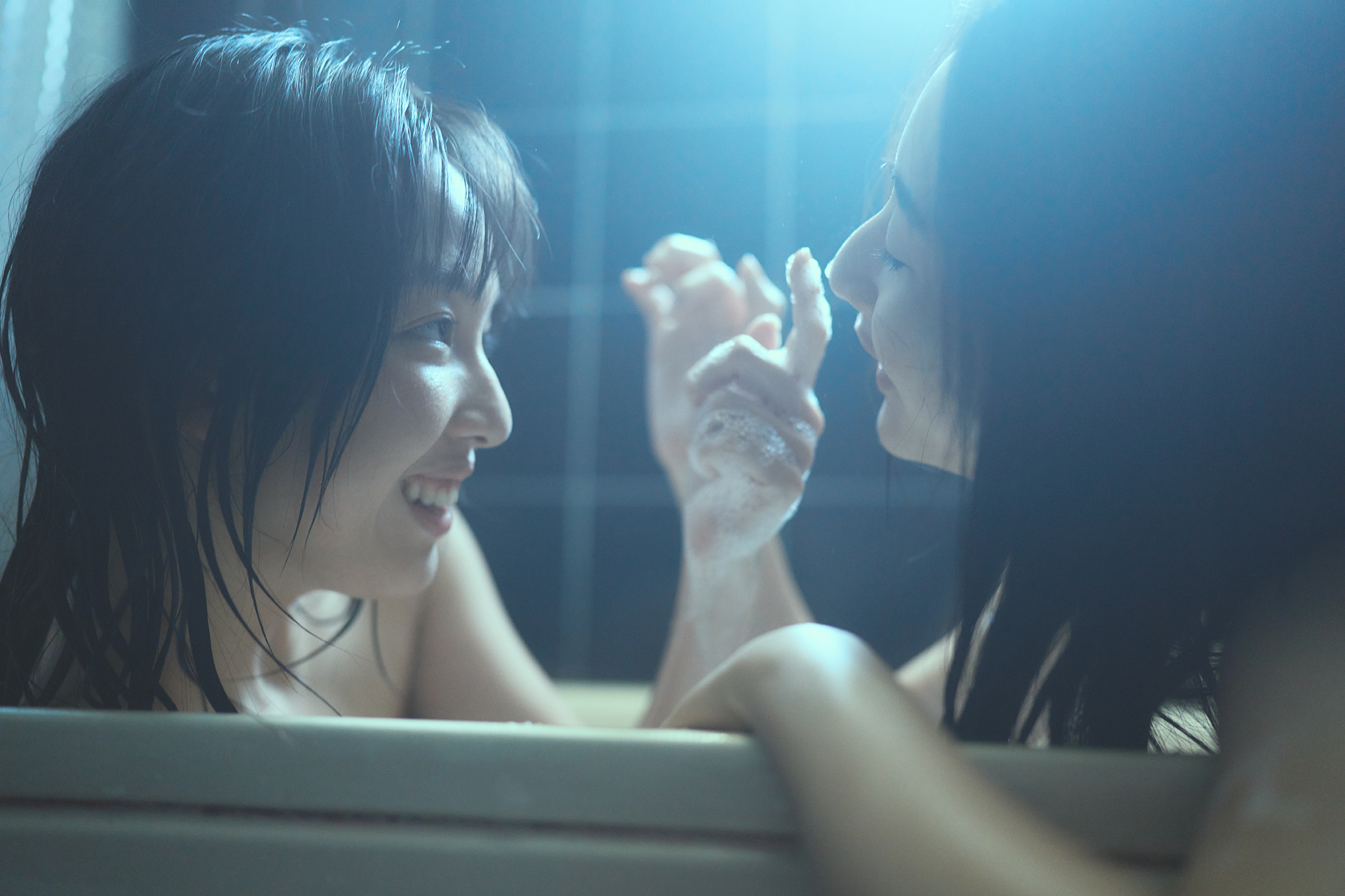 王渝萱(左)、李沐(右)分別飾演少年版吳可熙、林依晨。(周子娛樂提供)