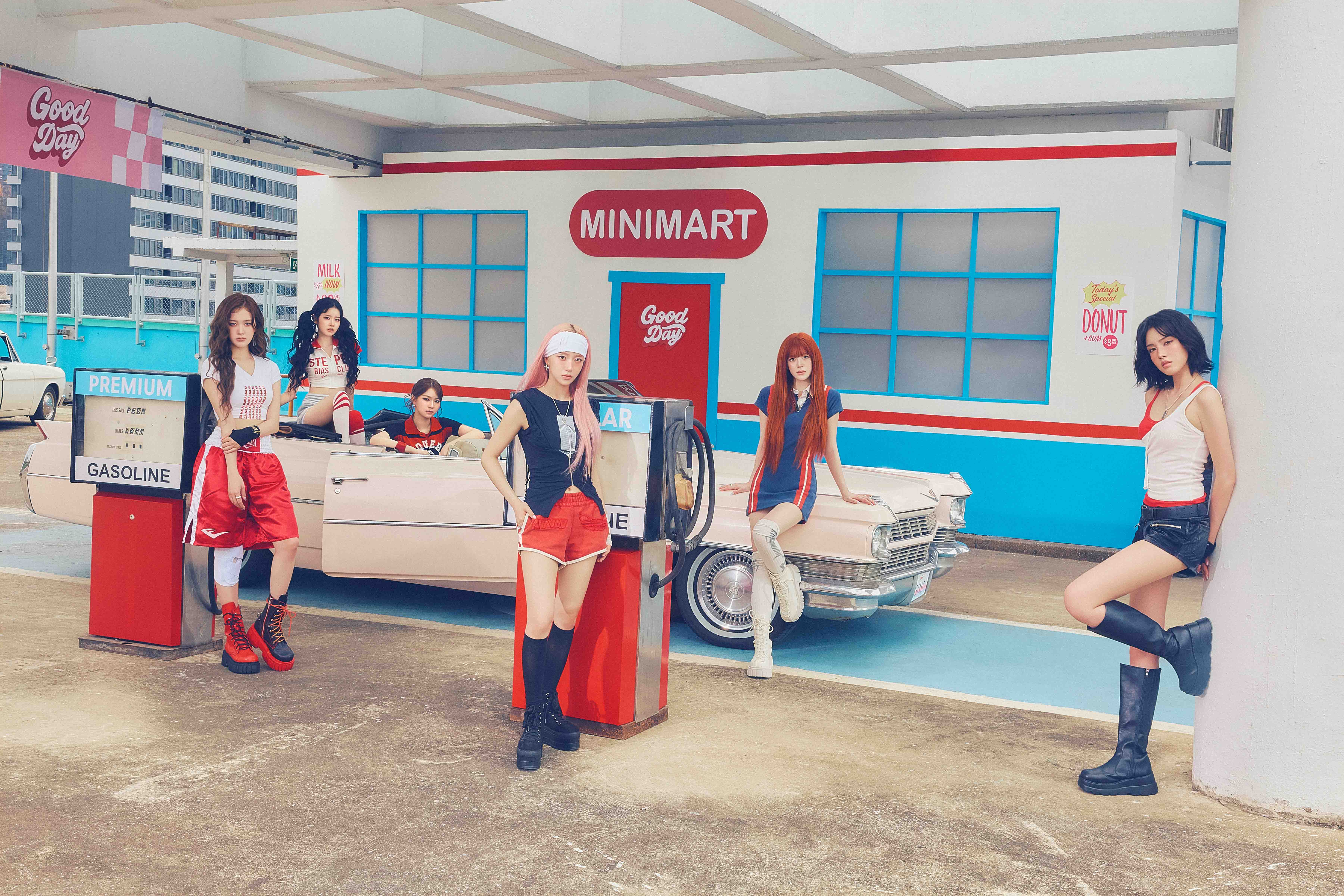 韓國女團STAYC發行新單曲專輯《I WANT IT》，變身陽光系女友。（High Up Entertainment 提供）