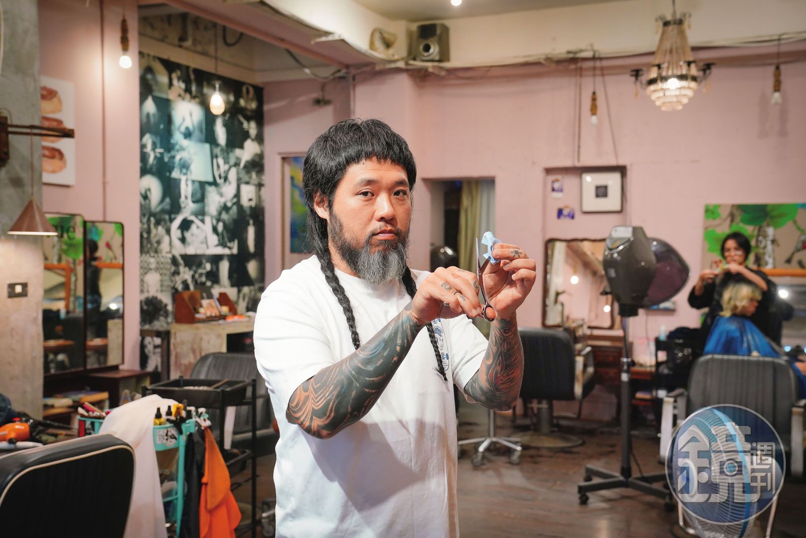 生意經/這間髮廊只有6個座位 竟有70個靠行設計師/獨道髮門