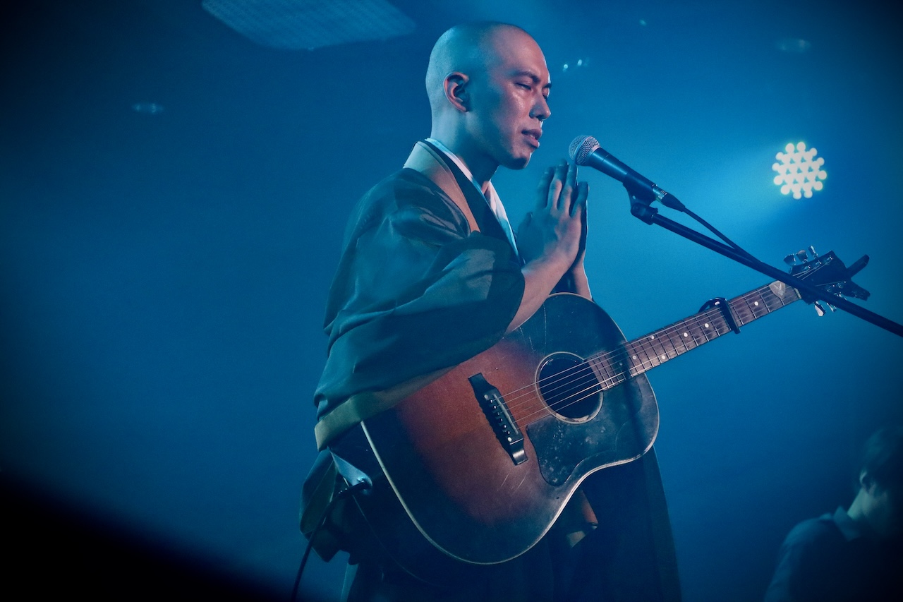 當代佛樂跨界先鋒的藥師寺寬邦，多次來台舉辦個人巡迴演唱會。 （醒醒音樂節提供）