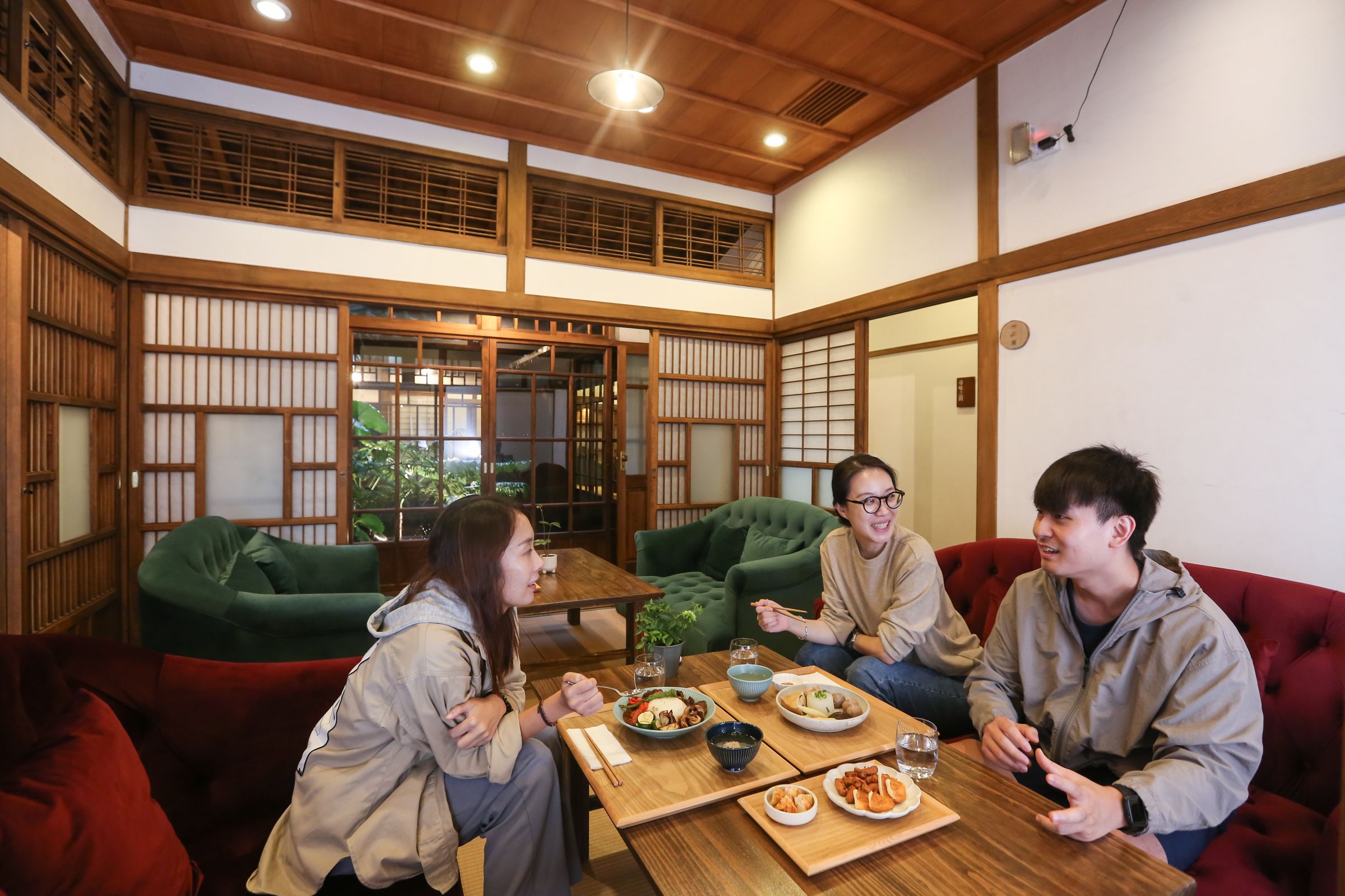 「官邸作客」以老宅風格餐廳全新亮相。