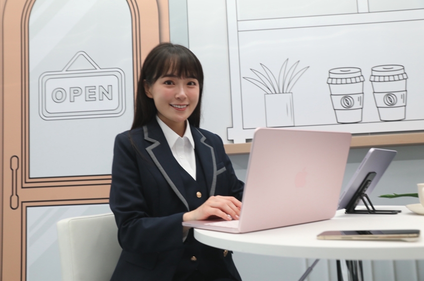 在德誼、momo與PChome24h等通路中，MacBook Neo最熱賣色指向「胭粉色」。