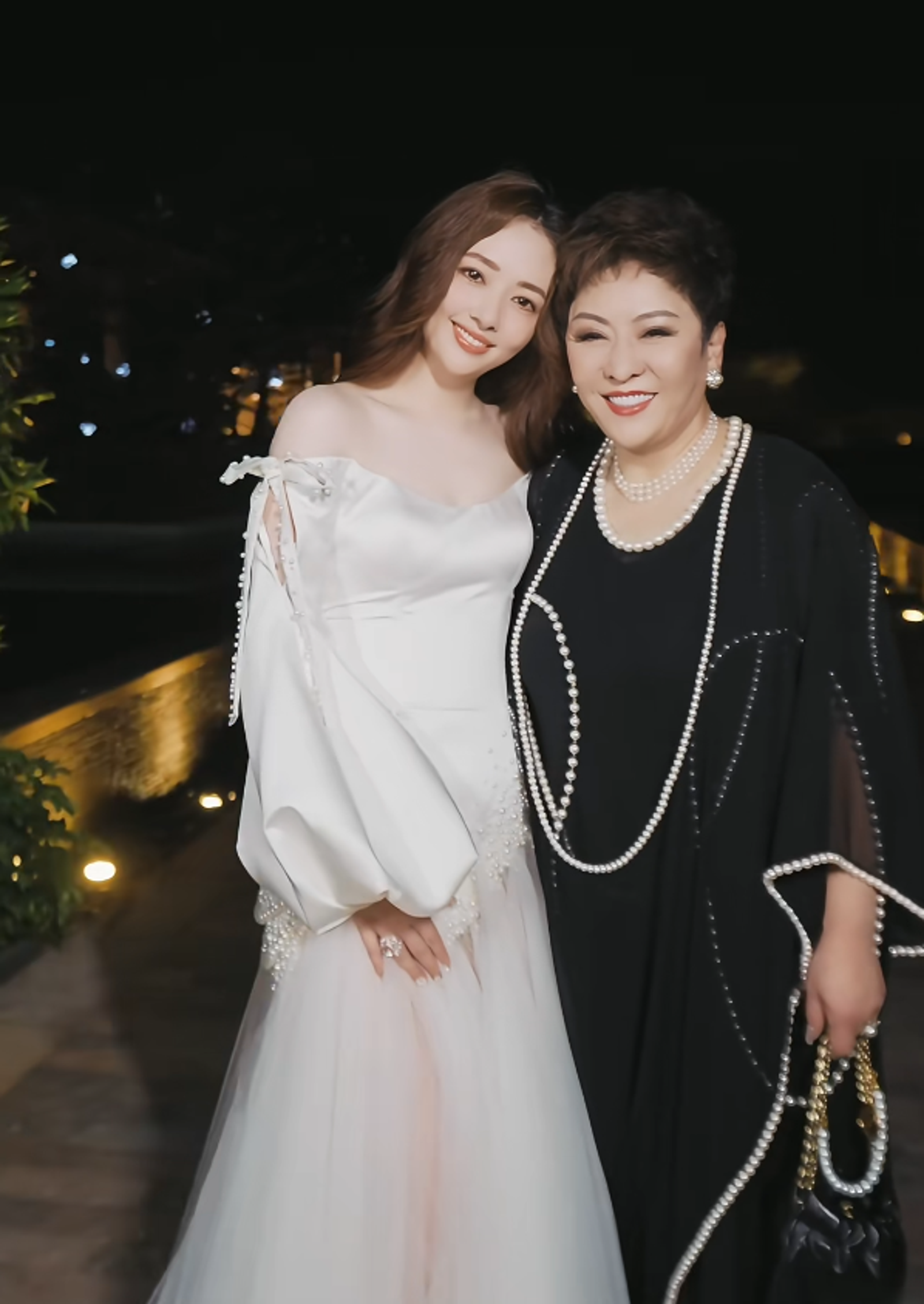 向太（右）和郭碧婷（左）婆媳關係好。（翻攝向太小紅書）
