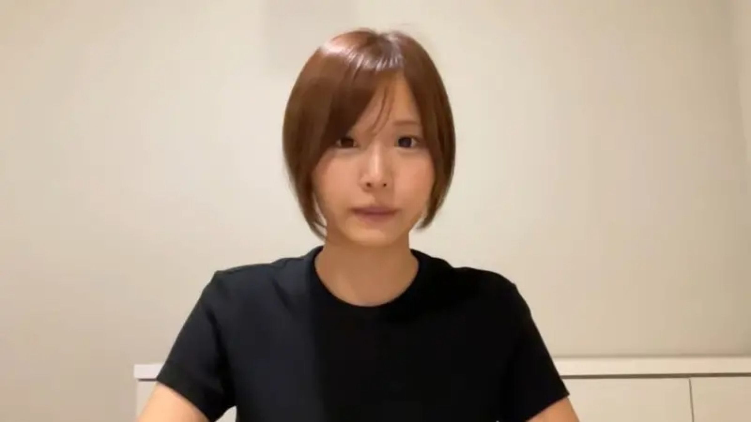 本鄉愛在YouTube 上傳一隻10多分鐘的道歉影片,還原不倫戀的過程。(圖 翻攝自本鄉愛YouTube頻道)