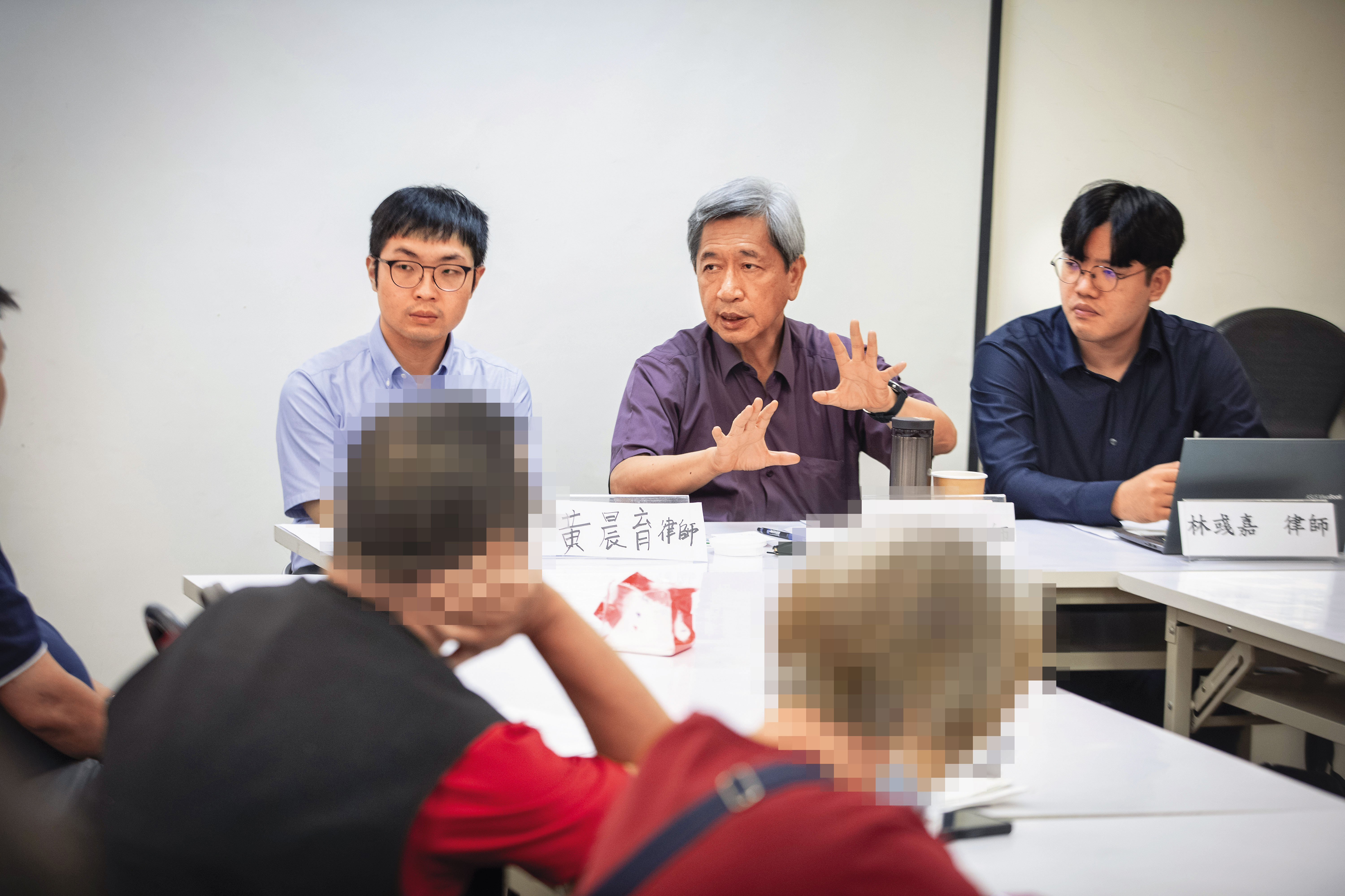 來自救會求助者，每位債務人可分配到1位律師單獨免費諮詢。