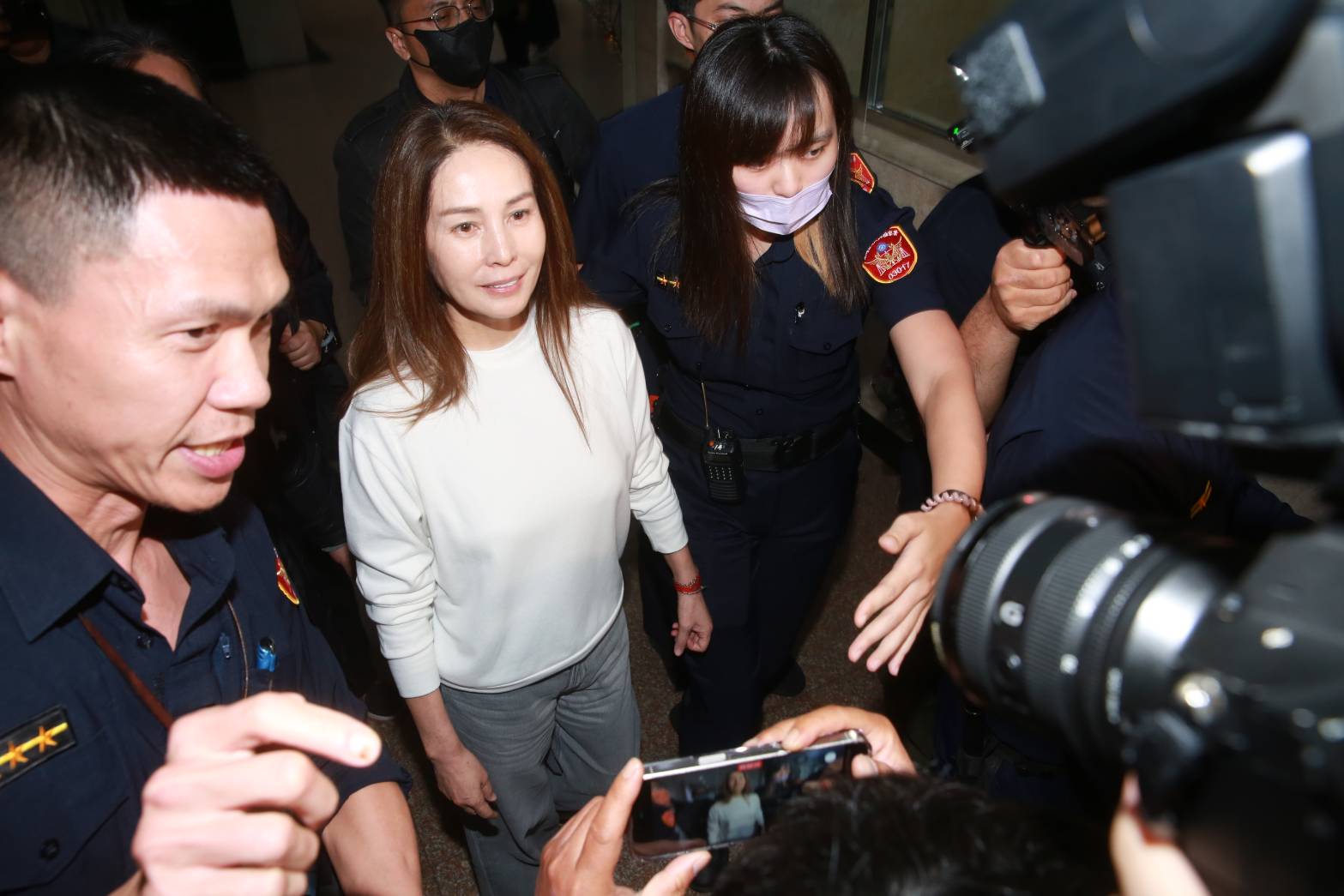 高金素梅今日再度赴北檢複訊，檢方訊後諭令其100萬交保。（鏡報林煒凱）