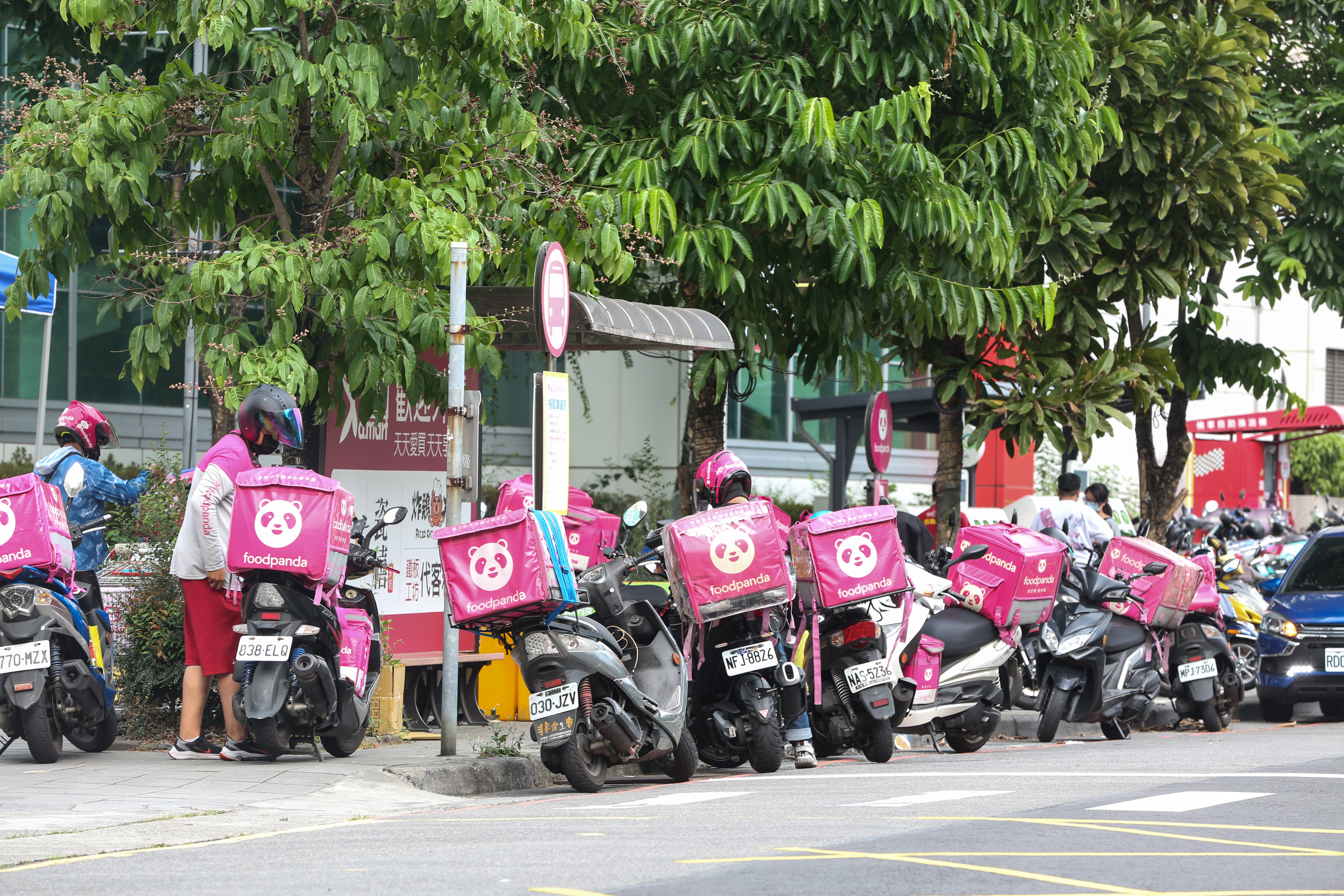 經高雄高等行政法院審理後，法院認為台南市《外送平台業者管理自治條例》違憲，最終判決富胖達免罰，全案定讞。