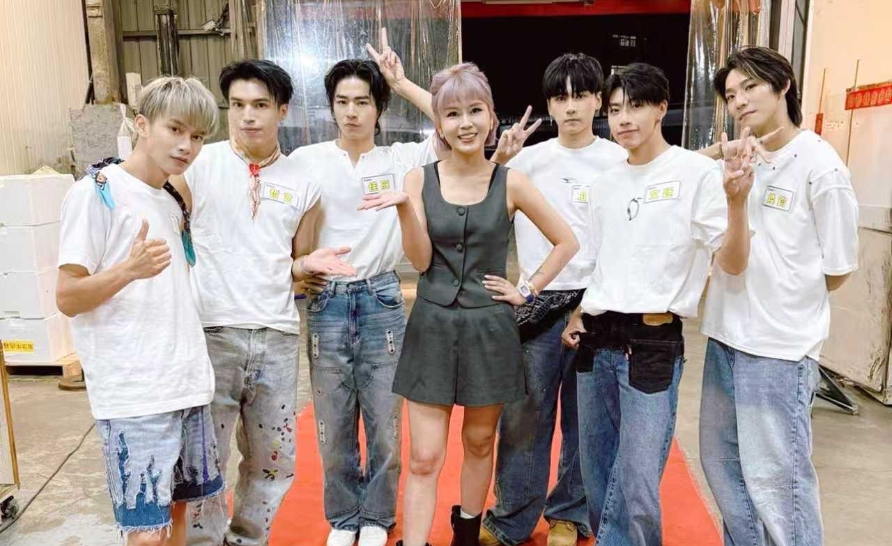 丟丟妹（中）氣場太強，直接喚起Ozone的直播叫賣魂。（樓頂揪樓下）