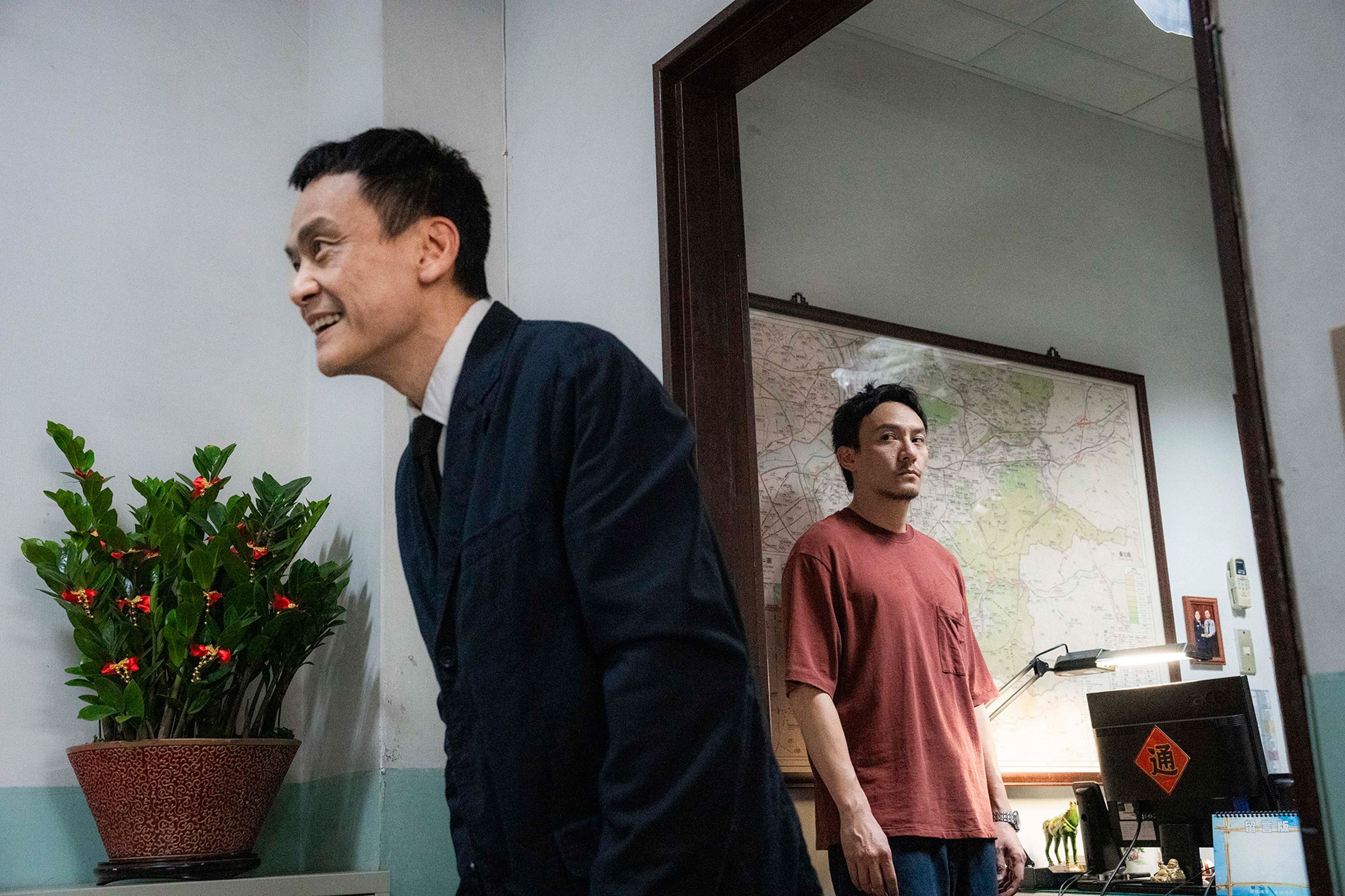 陳以文在片中飾演警察隊長,率領張震、侯彥西、馬志翔、劉冠廷辦案。(本地風光提供)