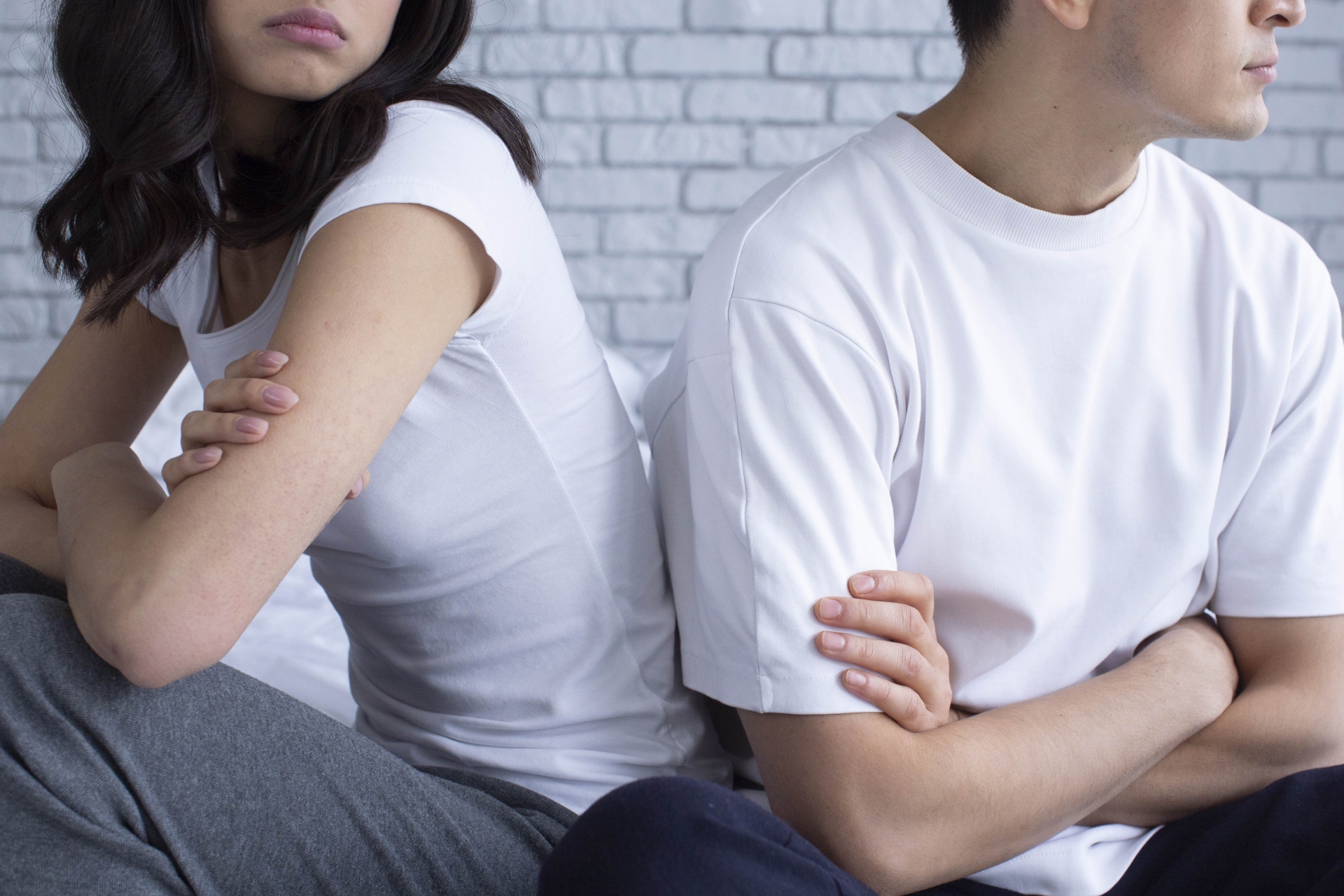 有對夫妻長期分住上、下樓，儘管天天碰面卻從不交談。（示意圖，photoAC）