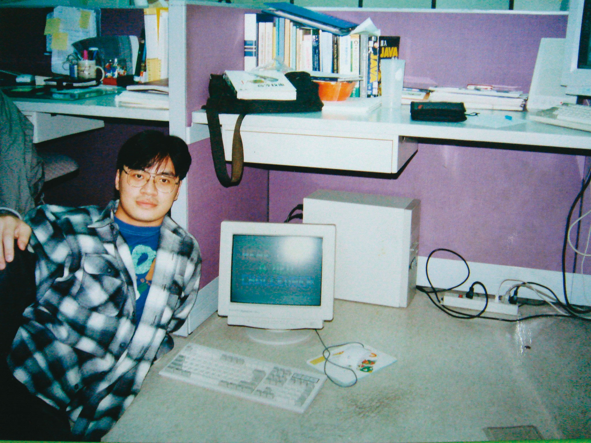 就讀中央大學研究所時,陳建弘在BBS上架設電玩討論專門社群。(陳建弘提供)