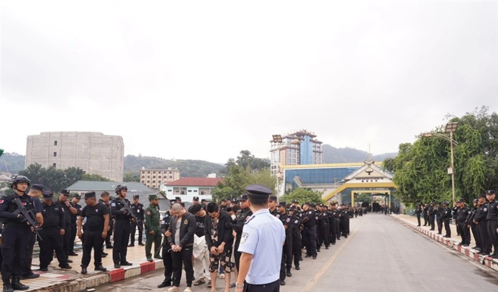 緬甸官方抓獲277名中國籍電信詐騙嫌犯，傳當中包含6名台灣籍嫌犯。（圖／翻攝自佤邦新聞局官方微信公眾號佤邦之音）