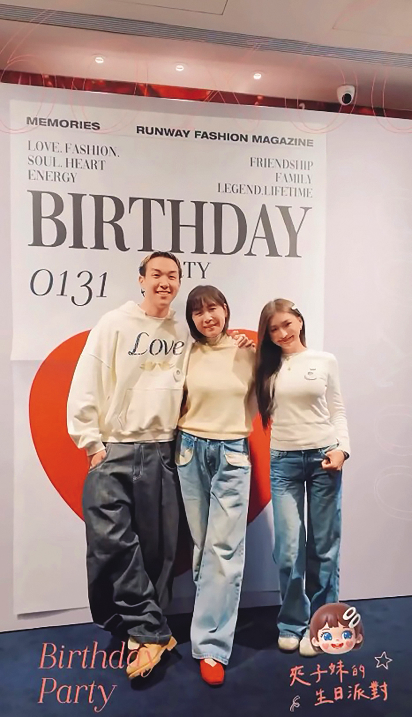 獨子Len Wang(左)與申力安(右)交往,陳婉若(中)早已視她為準媳婦。(翻攝自陳婉若IG)
