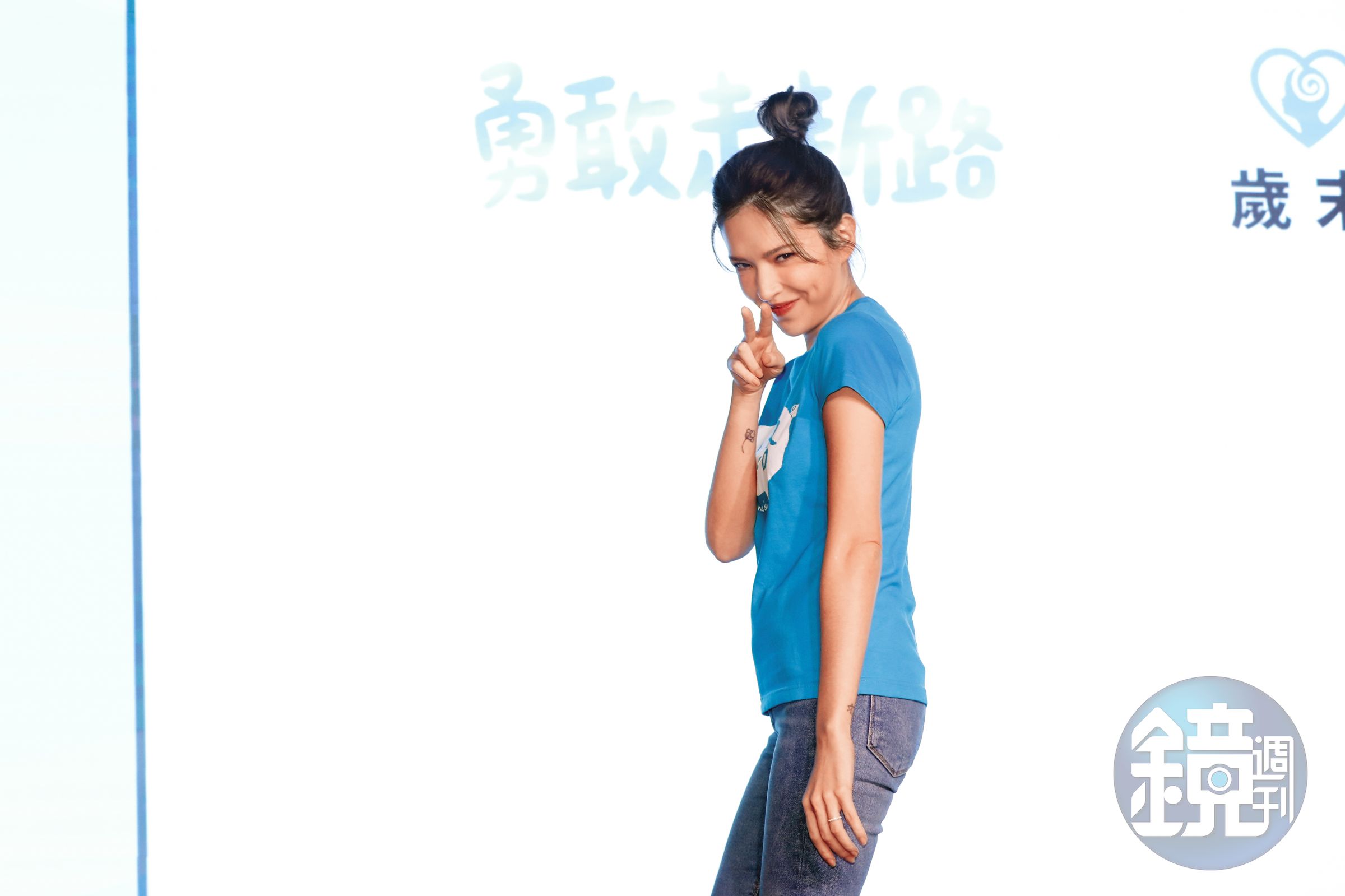 許瑋甯投射死亡凝視，小編為何感受不到殺氣？只被電得咪咪冒冒。（暈）