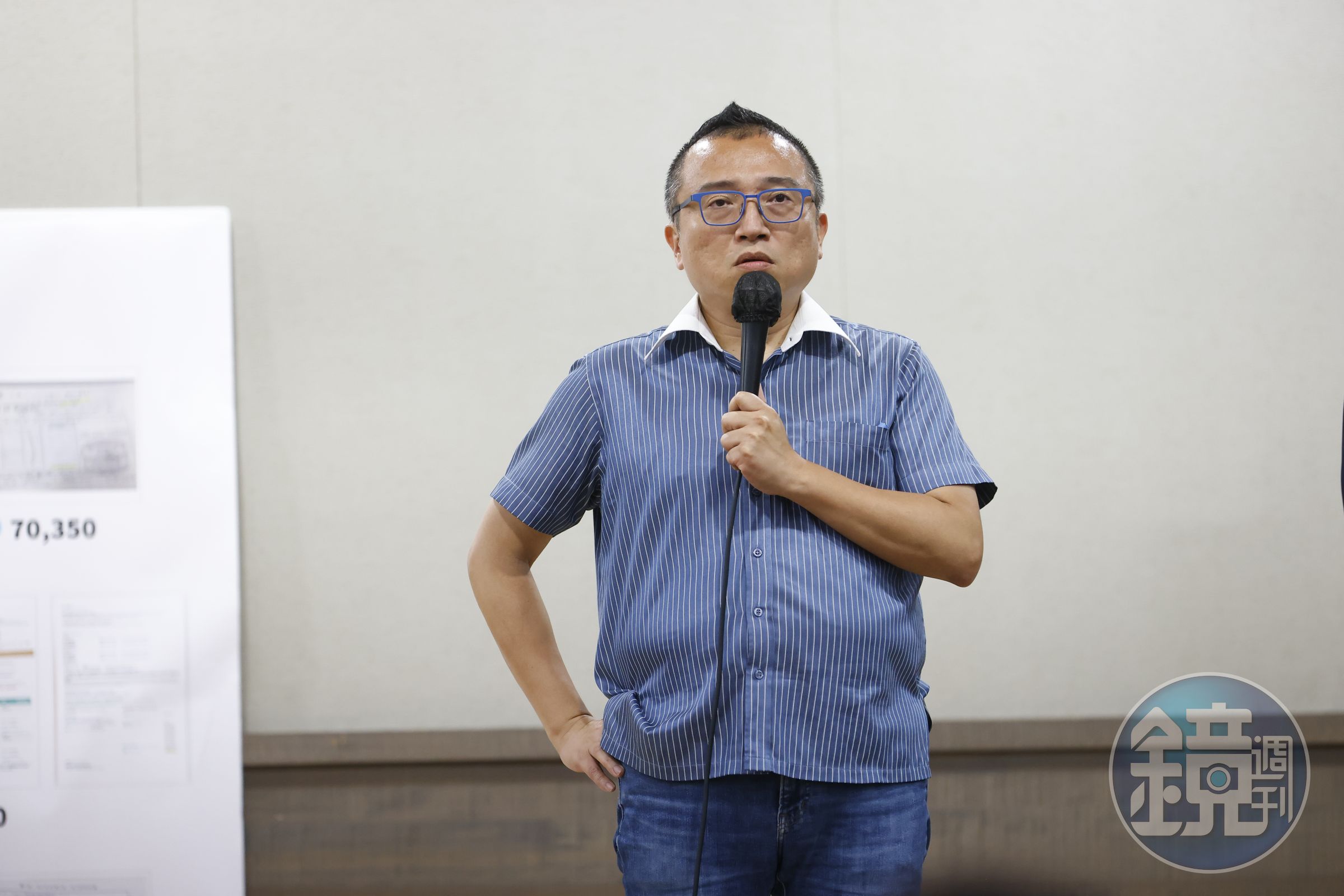 民眾黨祕書長周榆修透露,代理黨魁將由中央委員互推決定。