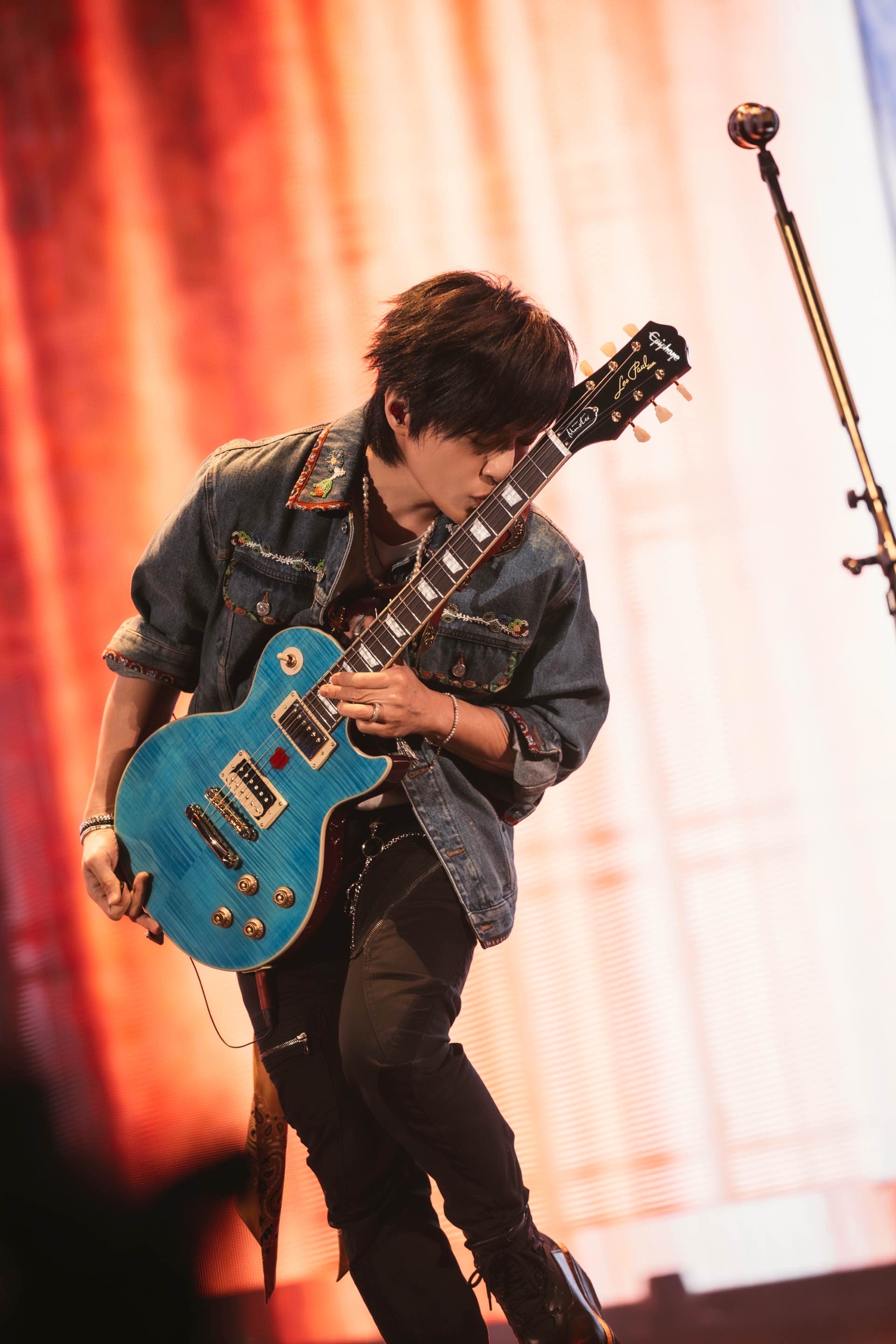 Epiphone Inspired by Gibson MAYDAY MONSTER '59 Les Paul Standard採用五月天代表色「Mayday Blue」。（相信音樂提供）