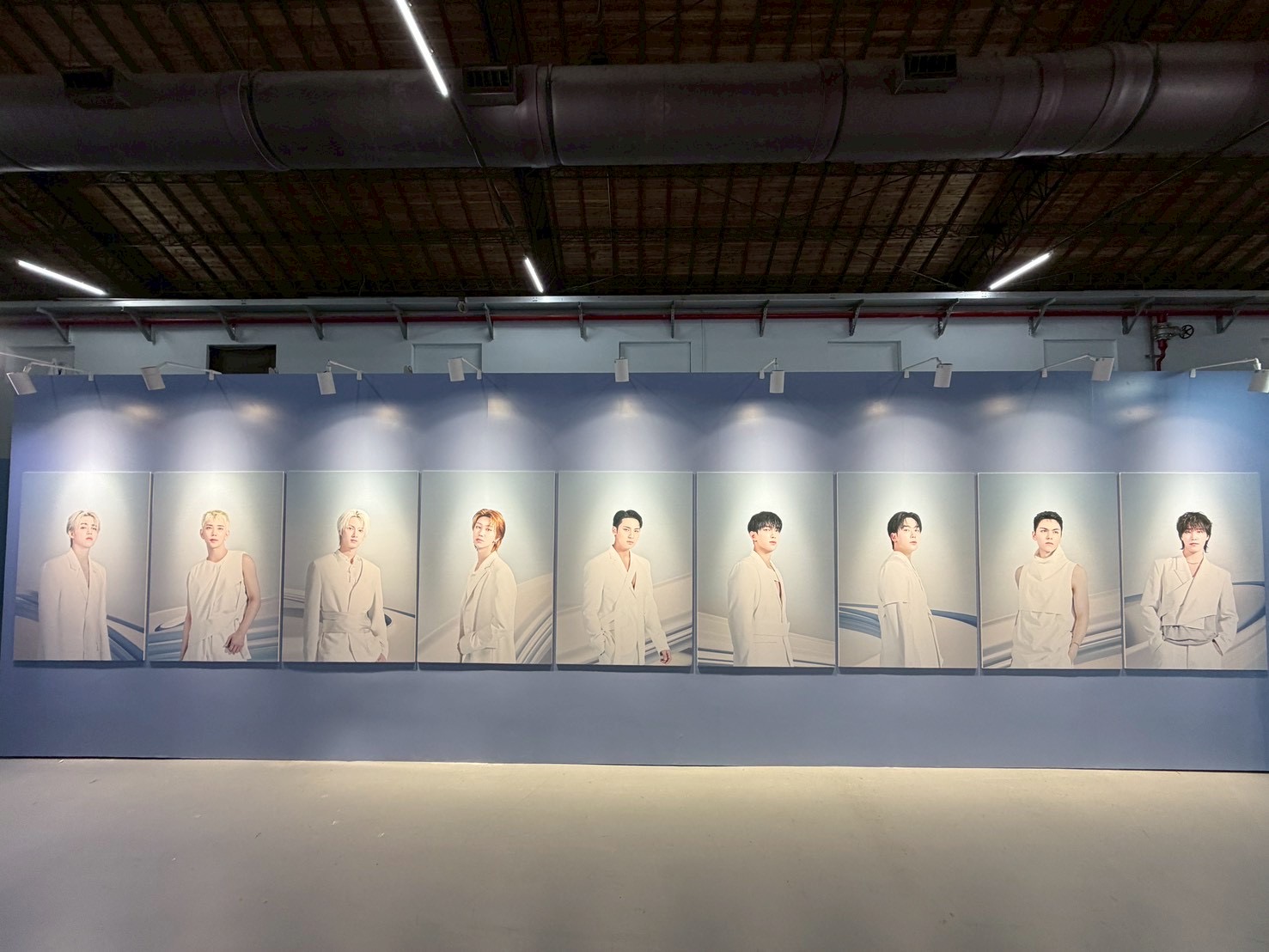 SEVENTEEN快閃店的這面打卡牆記得一定要合照。（Star Plan辰星計畫提供）