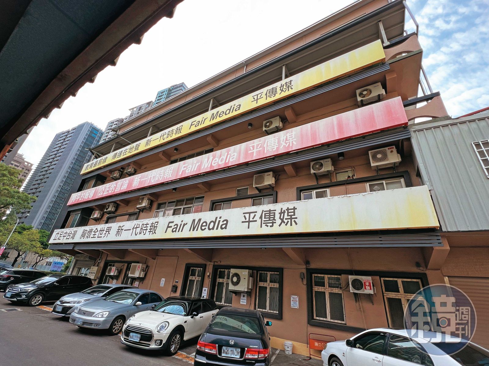 除了酒店事業外，袁昶平也大手筆斜槓媒體、餐飲、房地產等領域，引起外界關注