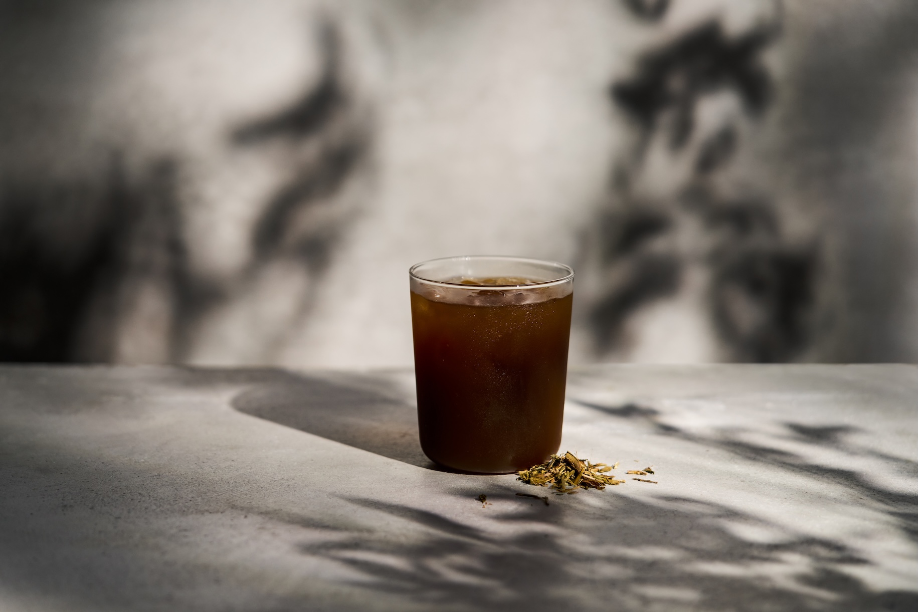 祇園焙茶」茶韻純淨，入口風味醇厚芳香，尾韻帶淡淡焦糖與木質調，最能展示京都焙茶的獨特魅力。（80元／杯）（wataru提供）