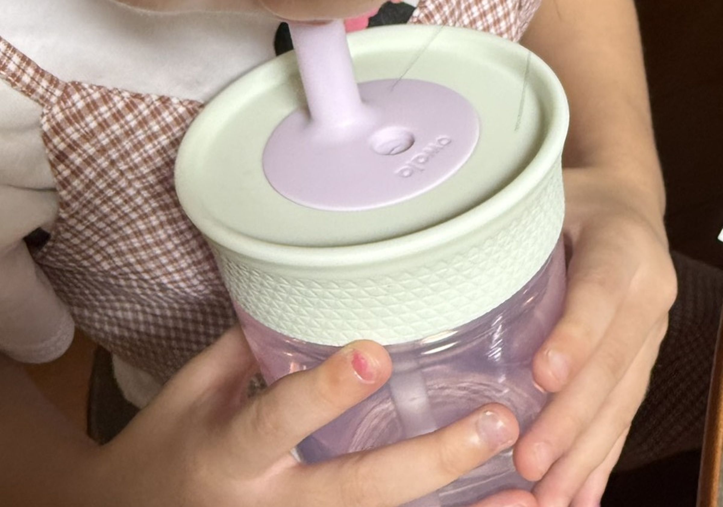 近來水壺品牌Stanley、Owala爆紅。示意圖。（讀者提供）