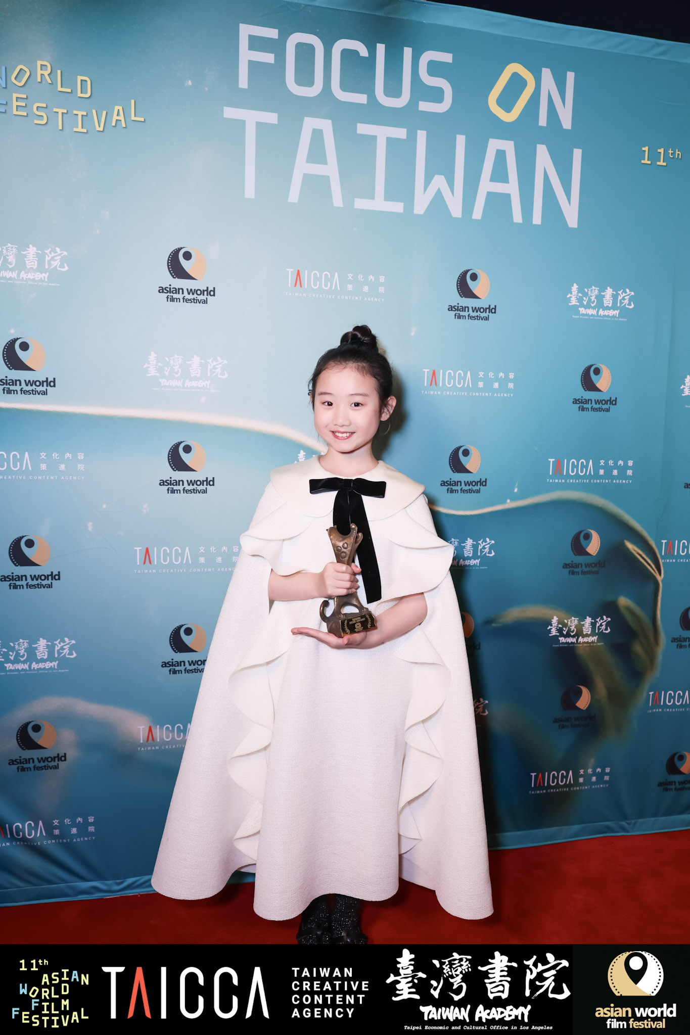 《左撇子女孩》葉子綺獲頒 AWFF「雪豹新星獎」，可愛對談令全場融化。（文策院提供）