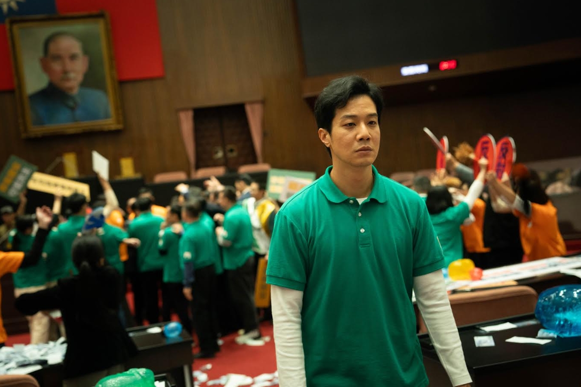 薛仕凌飾演的高政光懷疑自我。（CATCHPLAY提供）