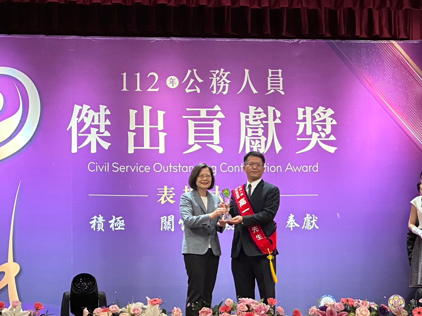 台北地檢署主任檢察官高一書曾偵辦遠雄集團貪汙弊案及鴻海集團副總收受鉅額回扣等案，加上調派法務部期間，不論在疫情控制或穩定民生物價均有重大貢獻，獲得評審一致推薦得獎。（北檢提供）