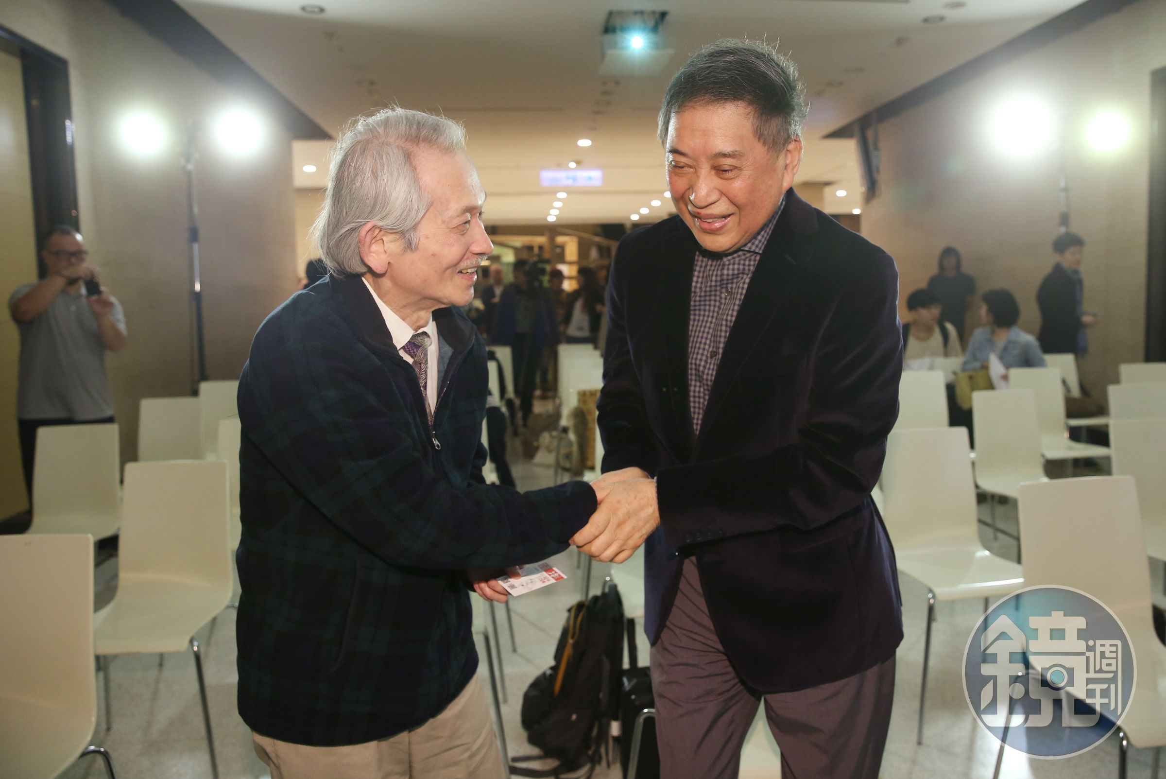 王文興(左)與白先勇(右)在台大外文系就學時期共同創辦了《現代文學》雜誌。(本刊資料照)