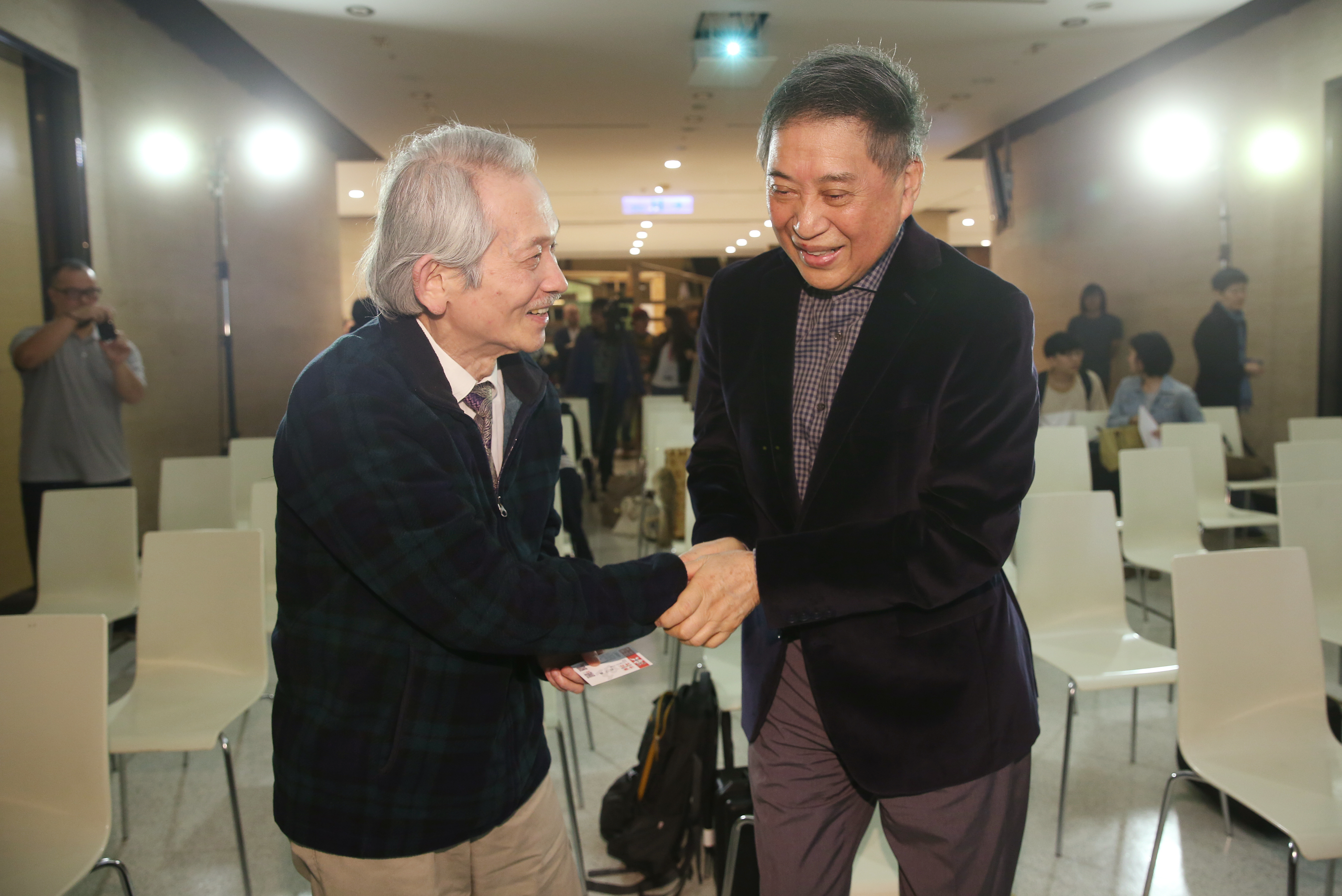 王文興(左)與白先勇(右)在台大外文系就學時期共同創辦了《現代文學》雜誌。(本刊資料照)